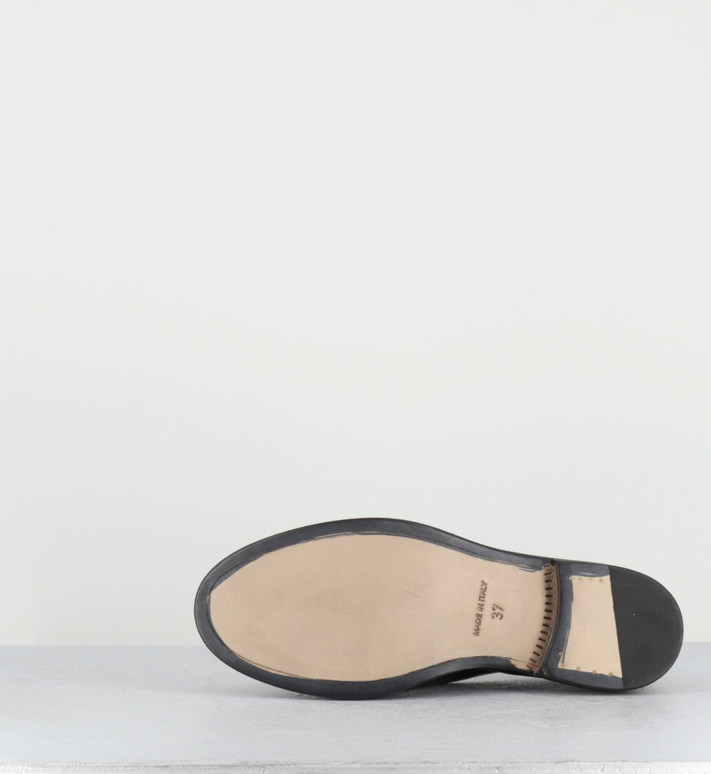 Ballerines japonaises en cuir noir - MORPUMP BLACK SHEEP