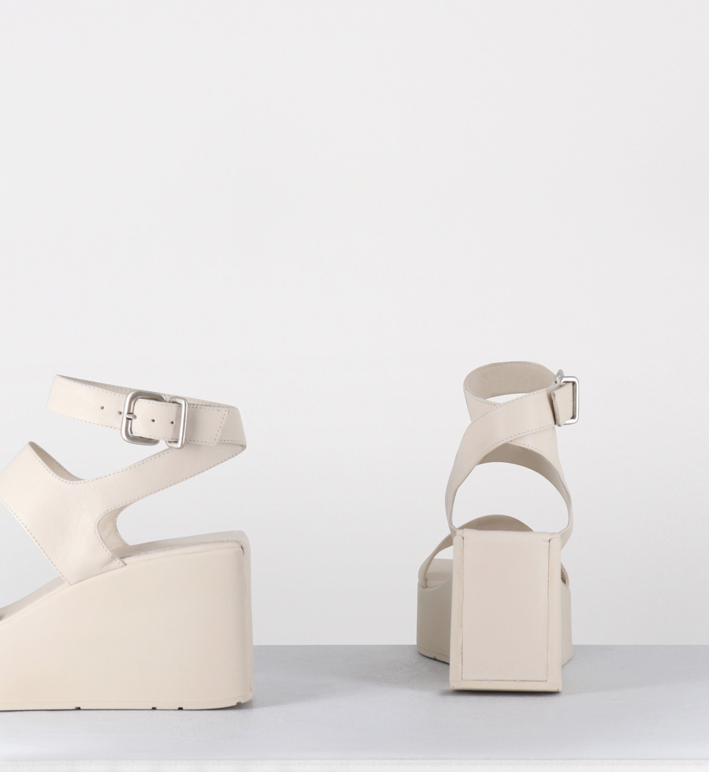 Sandales compensées en cuir blanc - 1K5456D TRAVEL OSSO