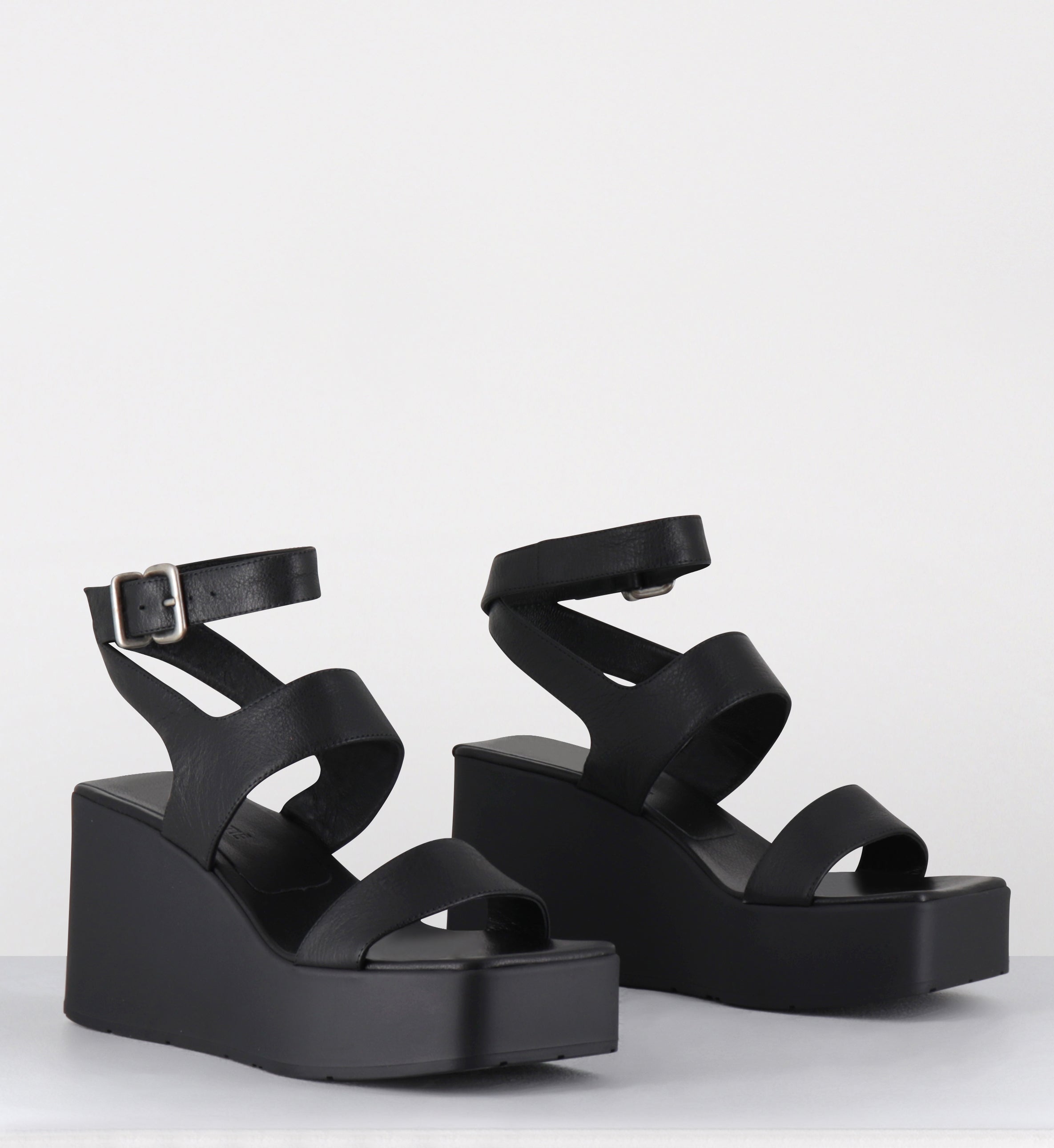 Sandales compensées en cuir noir - 1K5456D TRAVEL BLACK