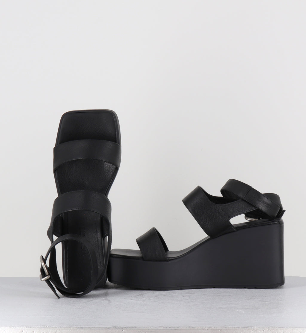 Sandales compensées en cuir noir - 1K5456D TRAVEL BLACK