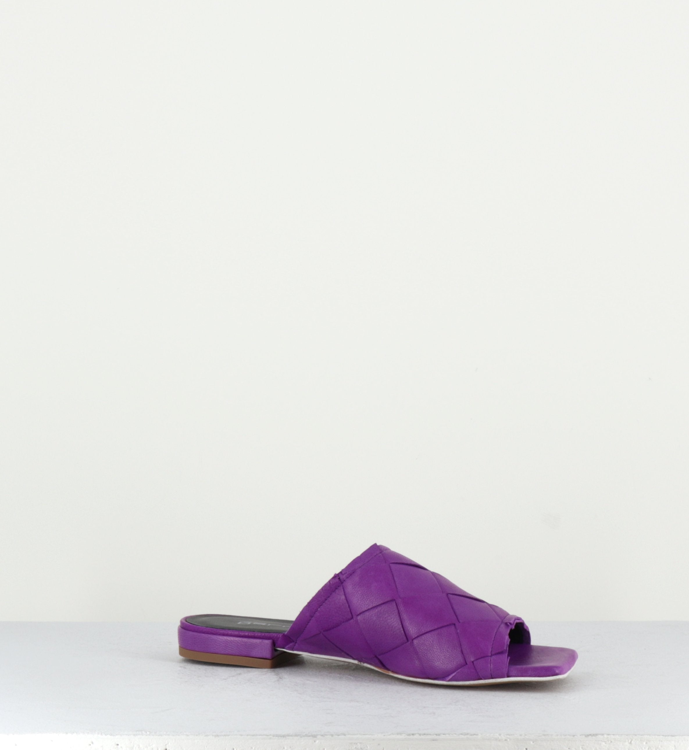 21KGU46 VIOLET