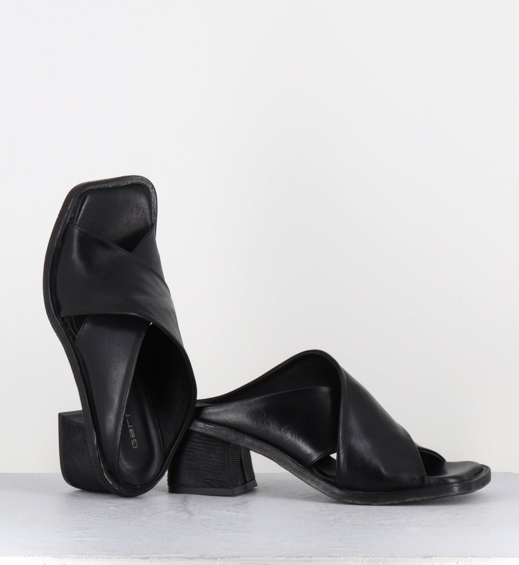 Mules en cuir noir talon déstucturé - LOTOU SUAVE NERO