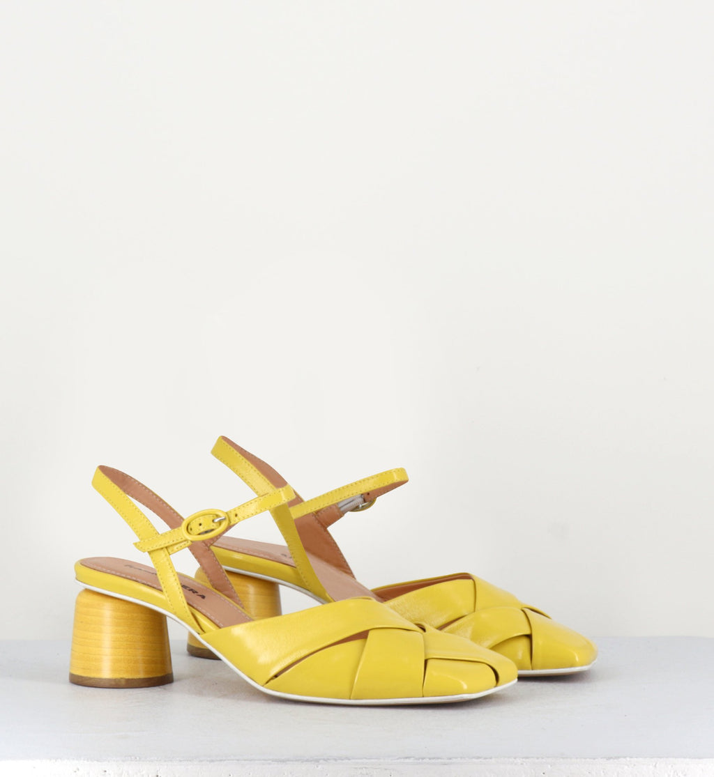 Chaussures babies en cuir jaune tressé - FANNY26 SOLE