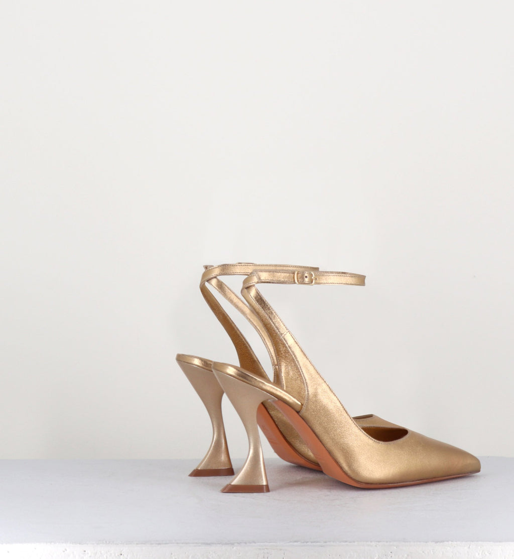 2616 WASH NUDE