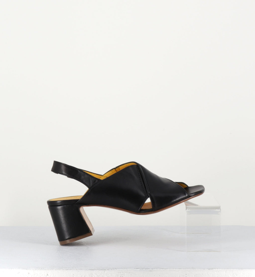Sandales en cuir noir petit talon bout carré - L864 GLOV NERO
