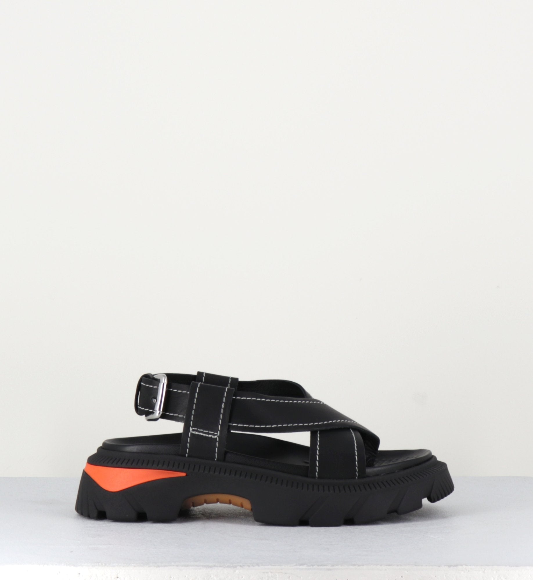 Sandales en cuir noir à lanières croisées - KRISHA BLACK