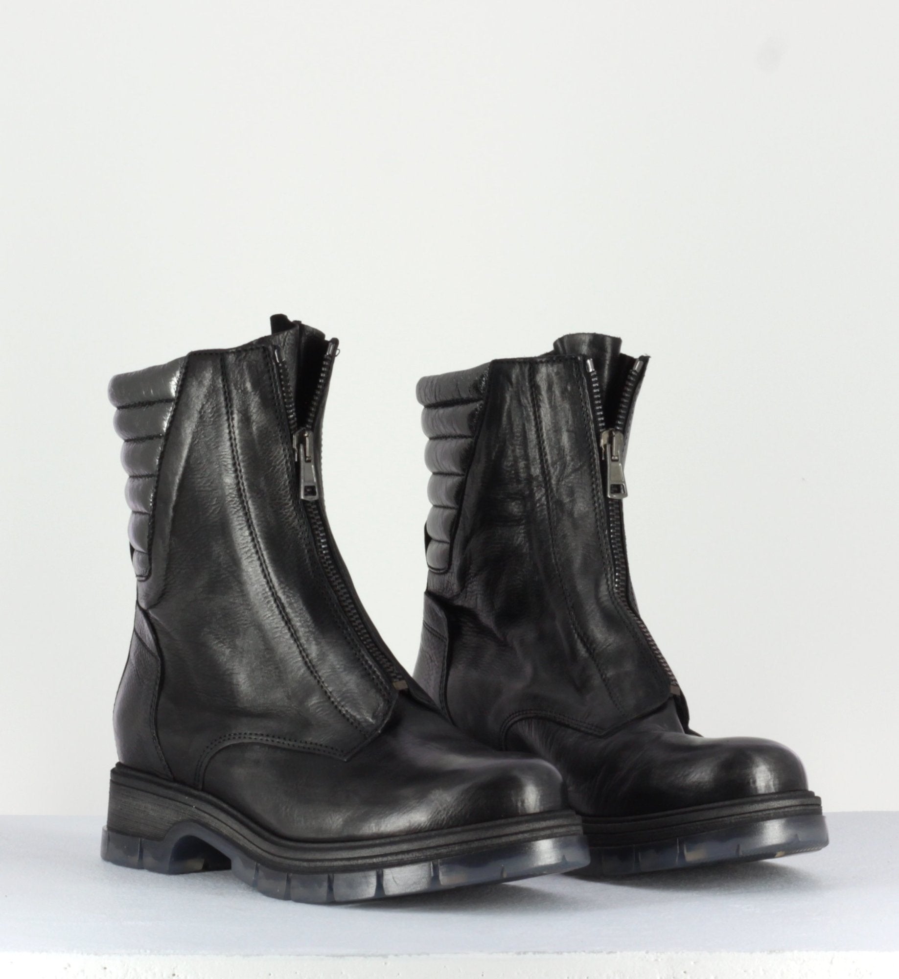Bottines plate en cuir noir Sélection Garrice fru.it shoes - 5827