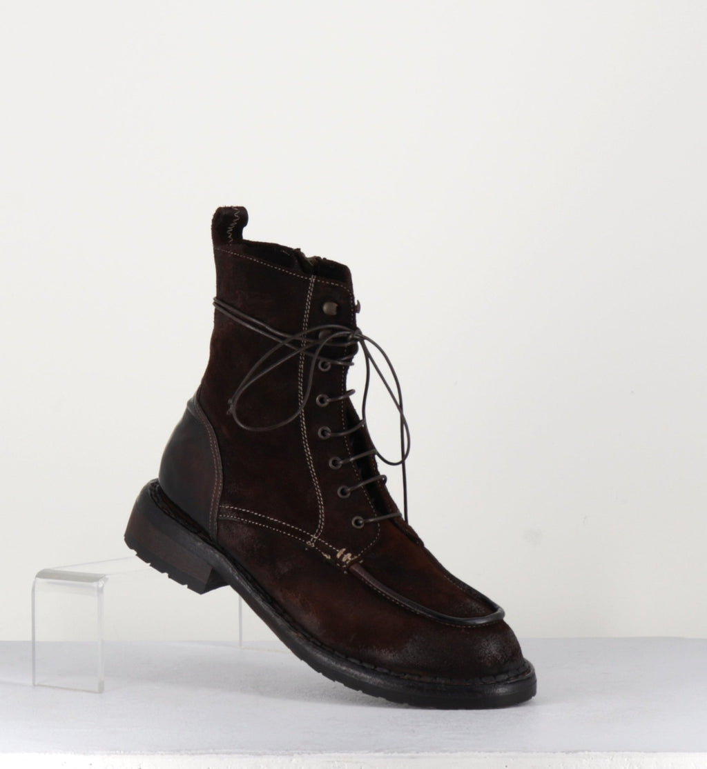 Boots Lacets D coupe Brogue En Daim Marron KDOP5664 TEAK Garrice boots-lacets-d-coupe-brogue-en-daim-marron-kdop5664-teak-garrice