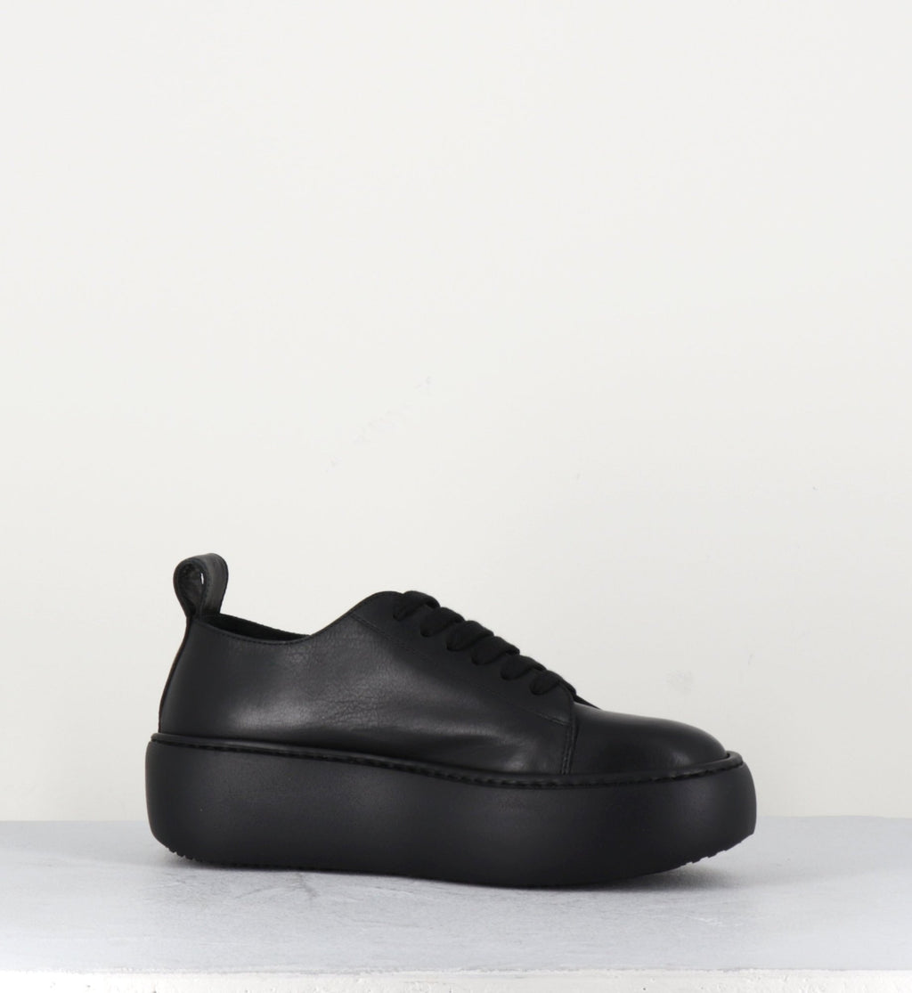 Baskets en cuir noir à lacets - A76CP CALF NERO