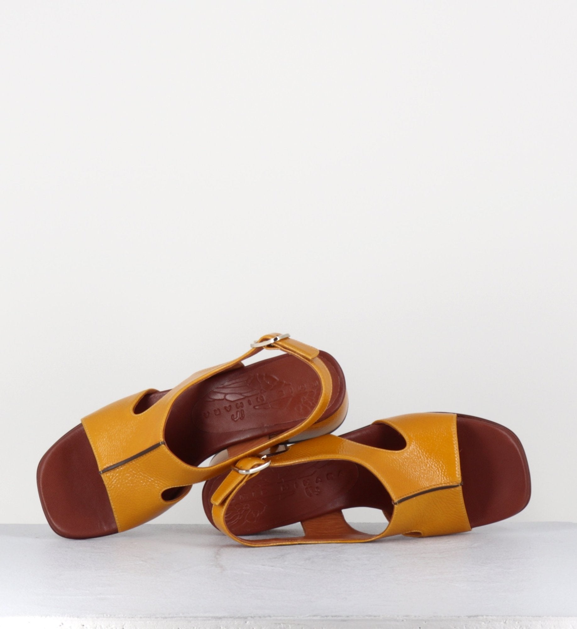 QUI-QUIANA44 FERRARI SUN