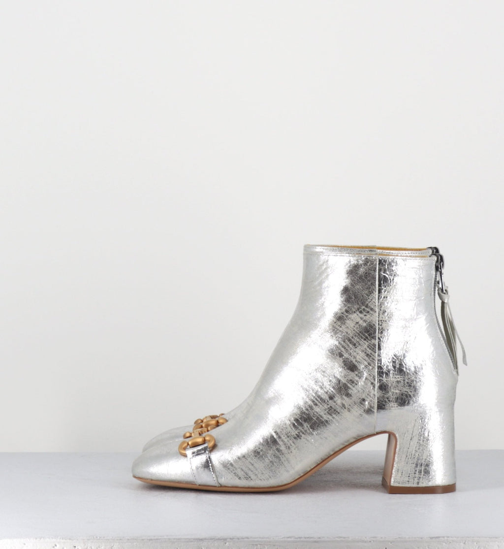 Q199 VINTAGE SILVER
