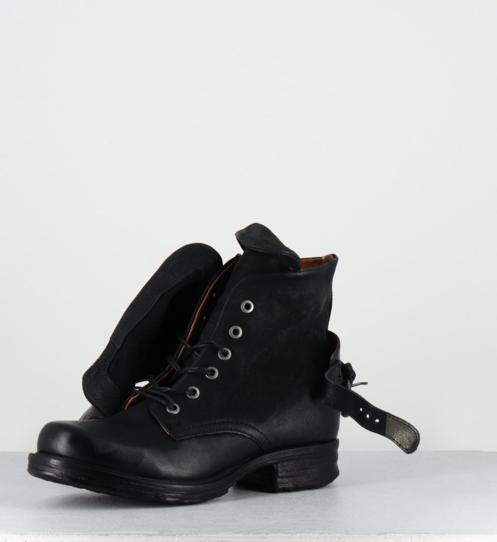 Boots rangers à lacets en cuir noir sangle à boucles - 259211 NERO