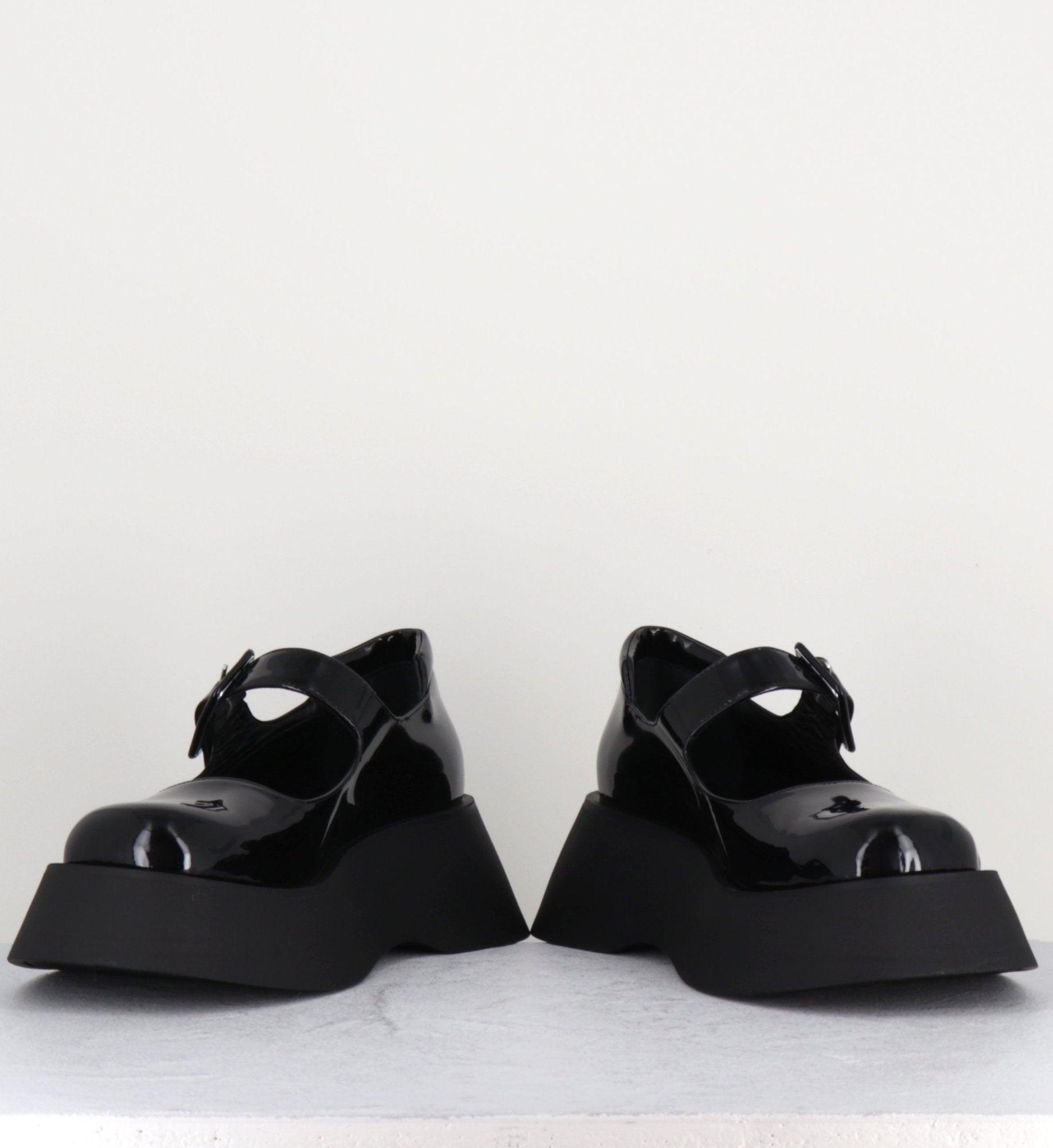 CORA VERNICE NERO