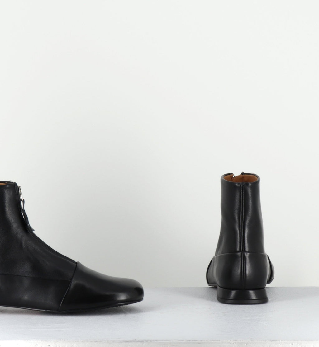 Boots plates en cuir souple noir à zip -  MARIA BLACK NAPPA