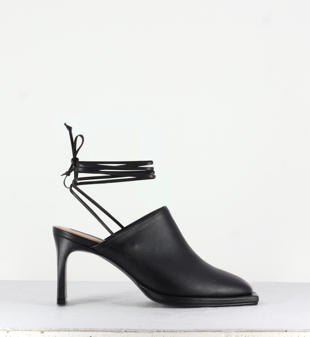Reike Nen - Clean Square Mules Black