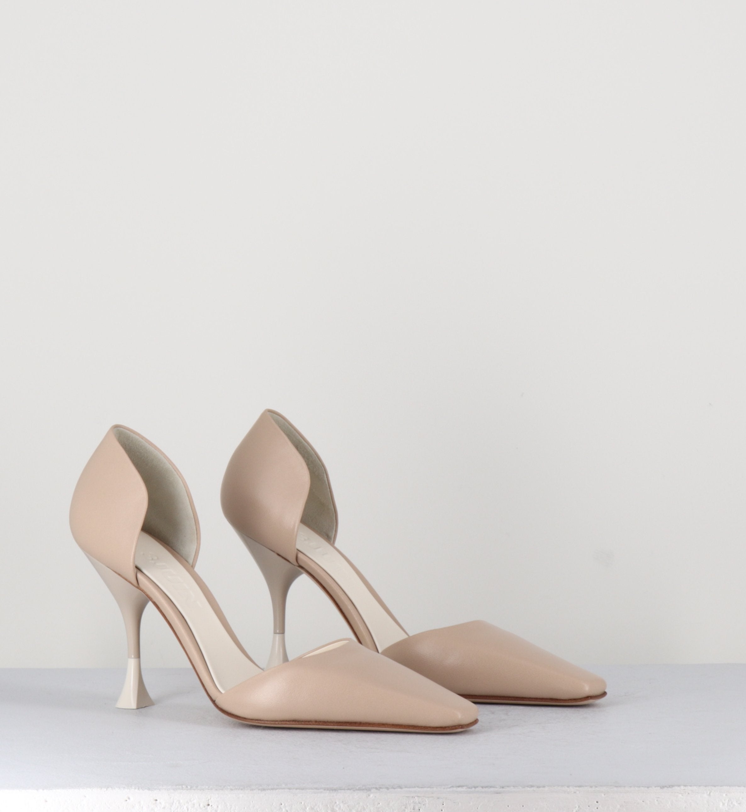 Escarpins en cuir beige 90s - HOLLY CRIS SAHARA