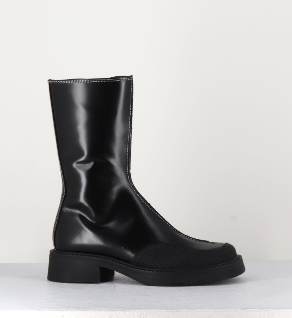 TORA BLACK BOOTS