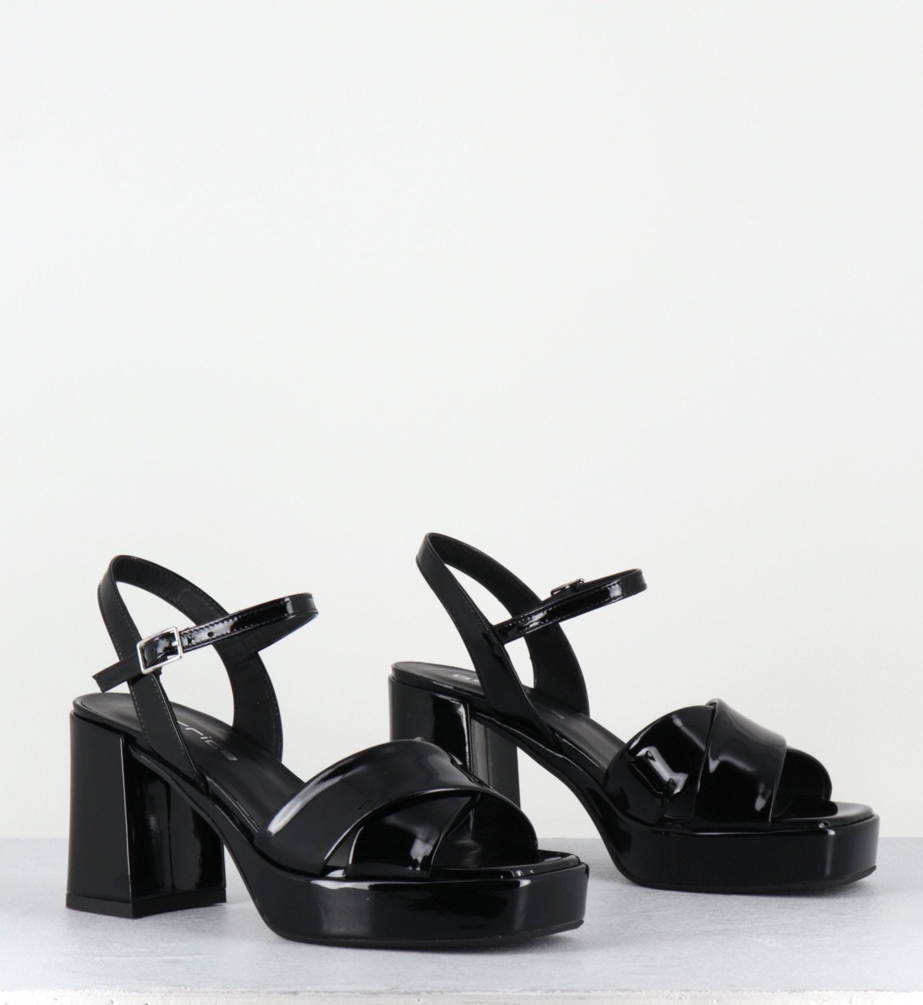 FEDA24 VERNICE NERO