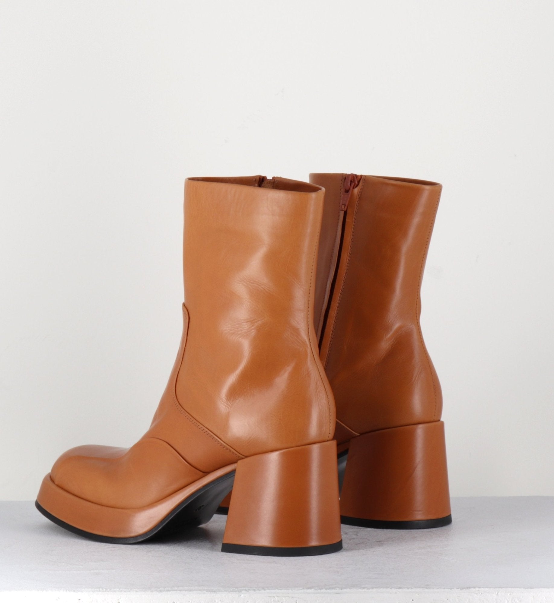 Boots 70s en cuir beige - ARCHI CUOIO