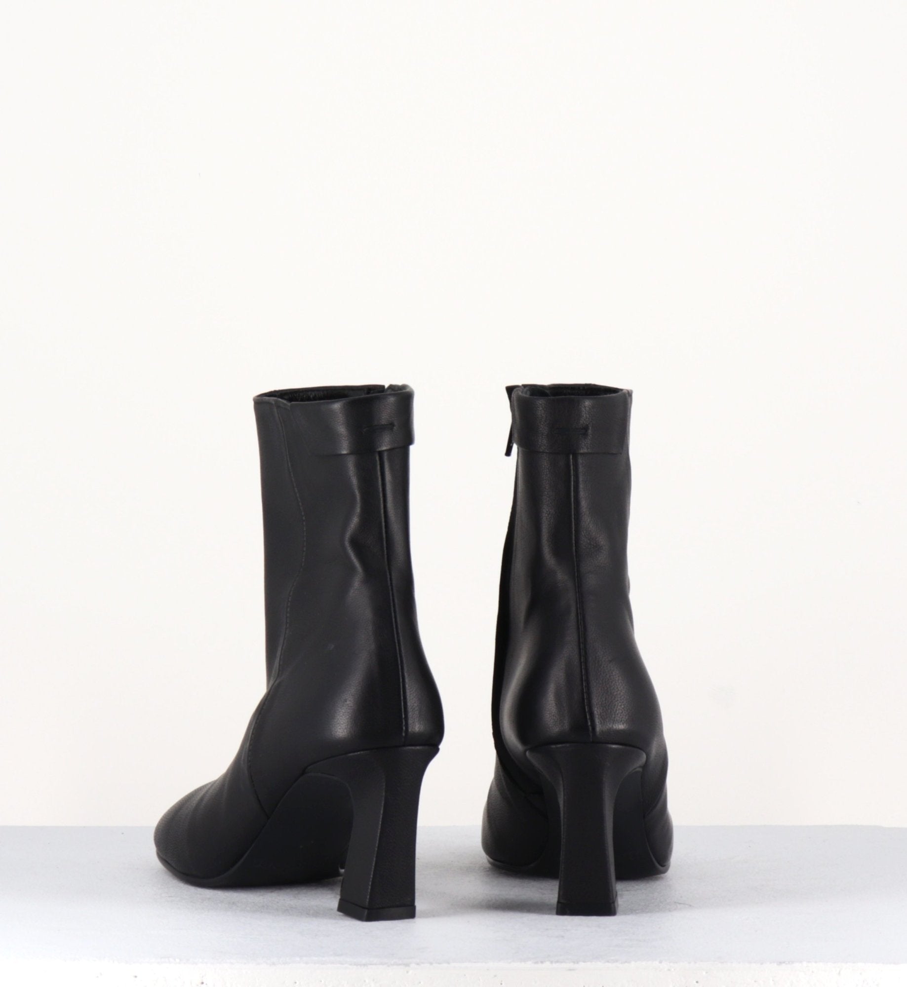 WIDE TOE CLEAN BOOTS