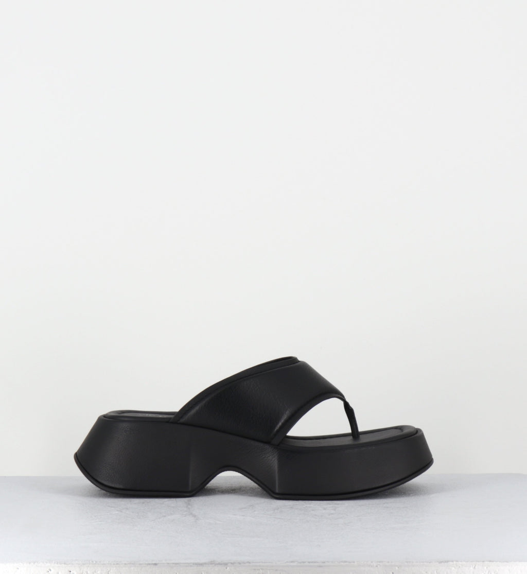 1E1518D TRAVEL BLACK