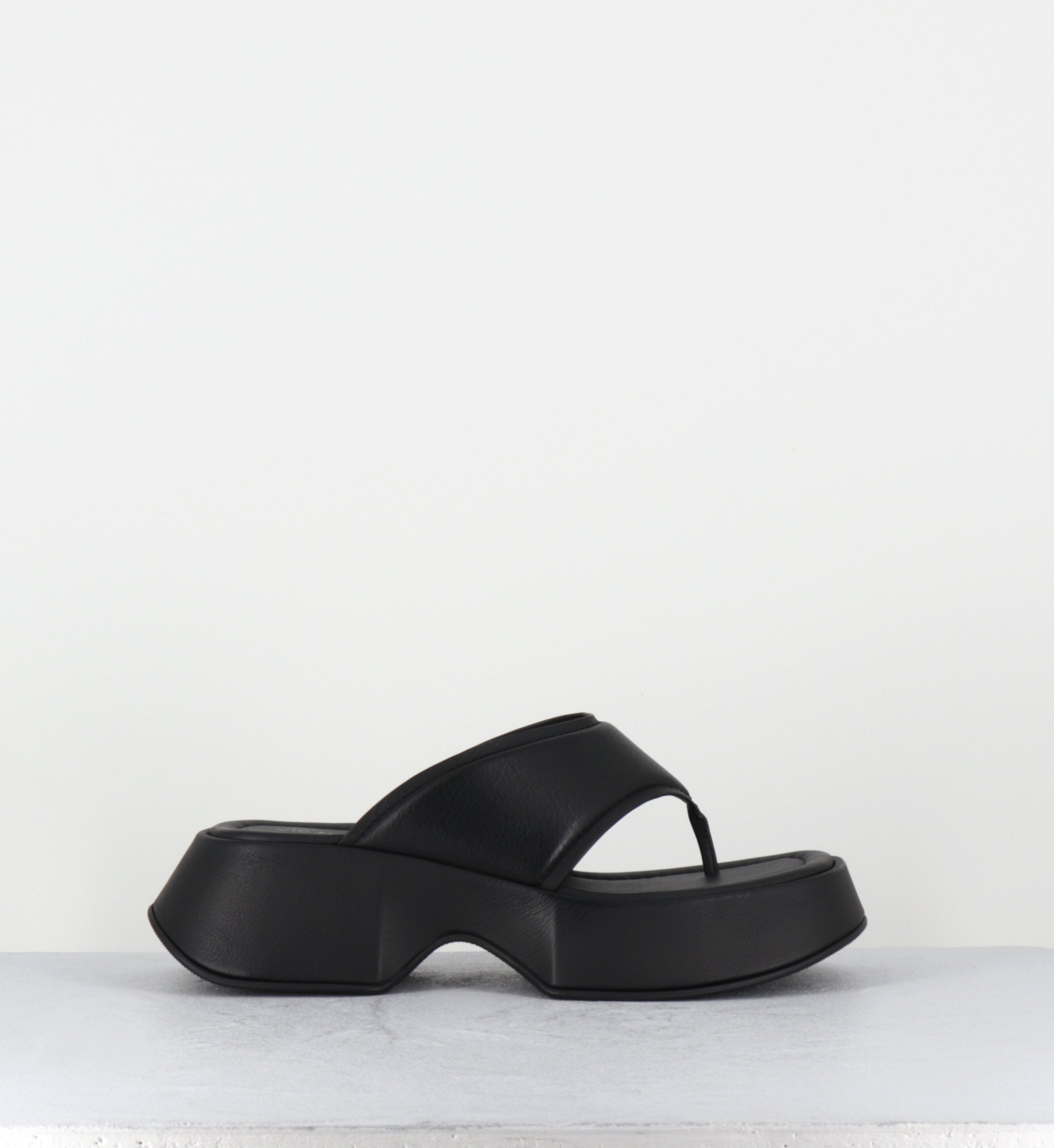 1E1518D TRAVEL BLACK