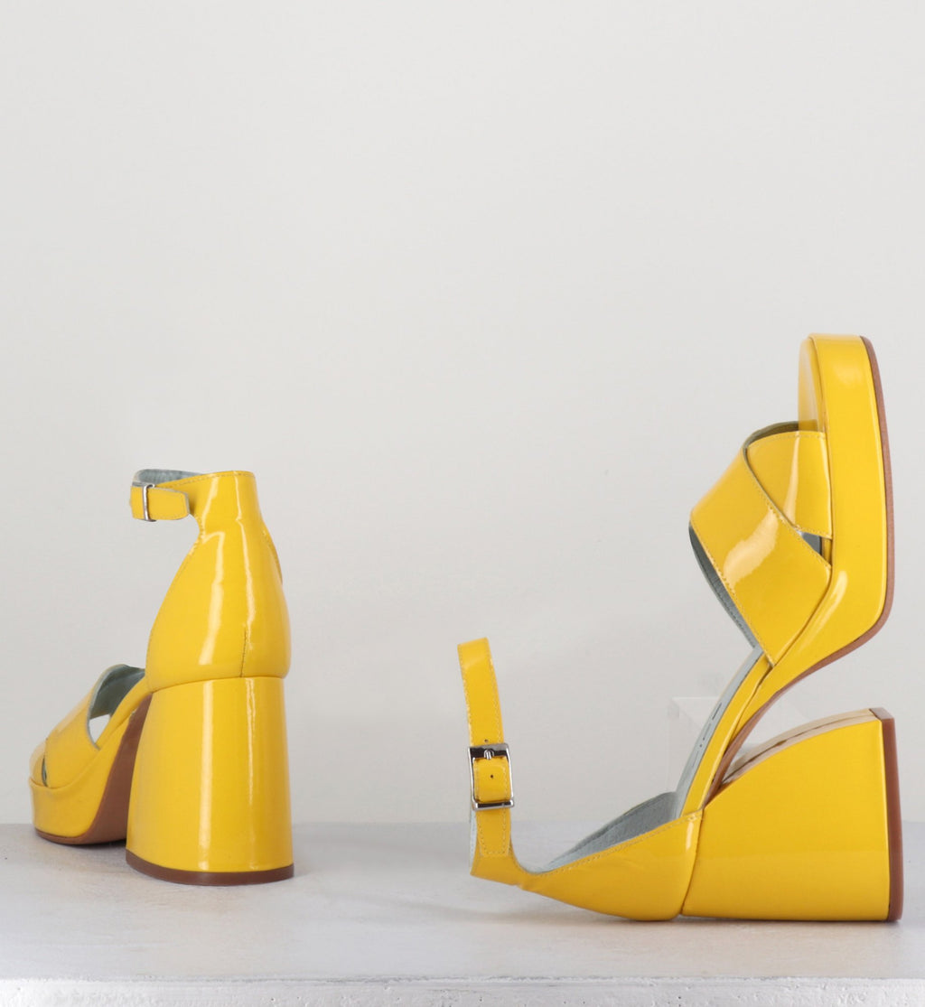 Sandales à plateformes en cuir vernis jaune - CLAUDIA SUN