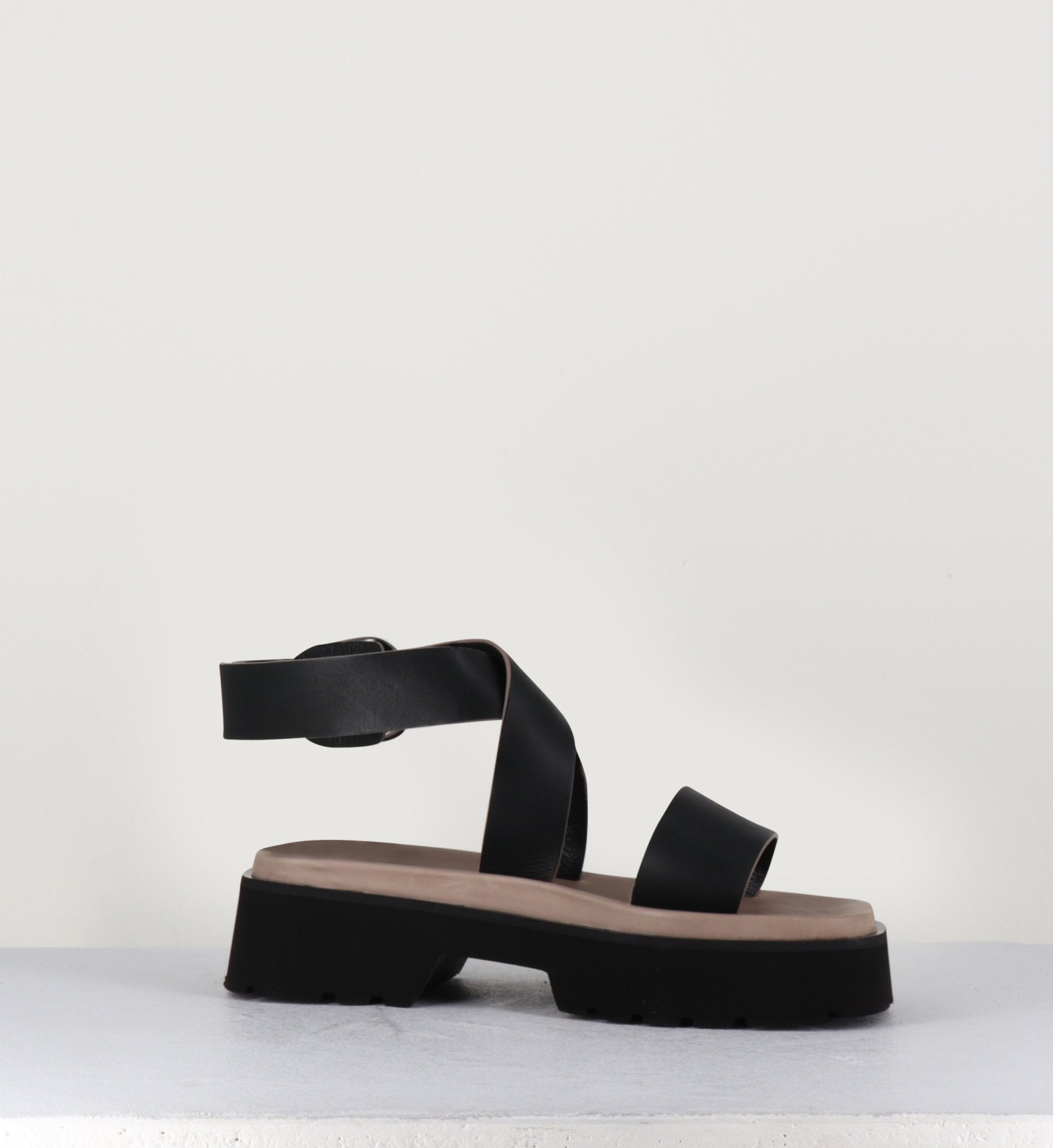 PE7426 NERO
