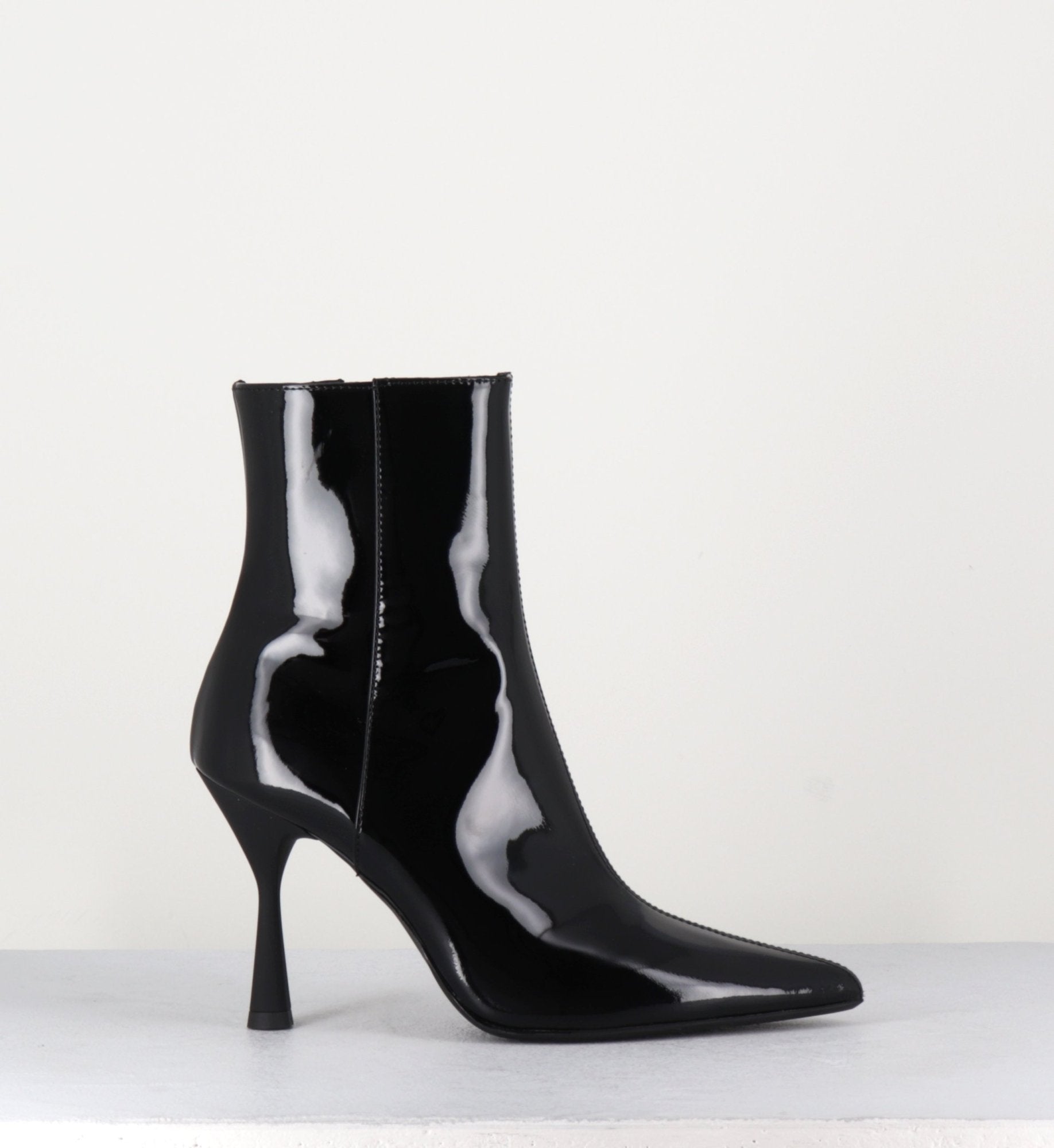 Boots bout pointu en cuir vernis noir - DEA SHINY