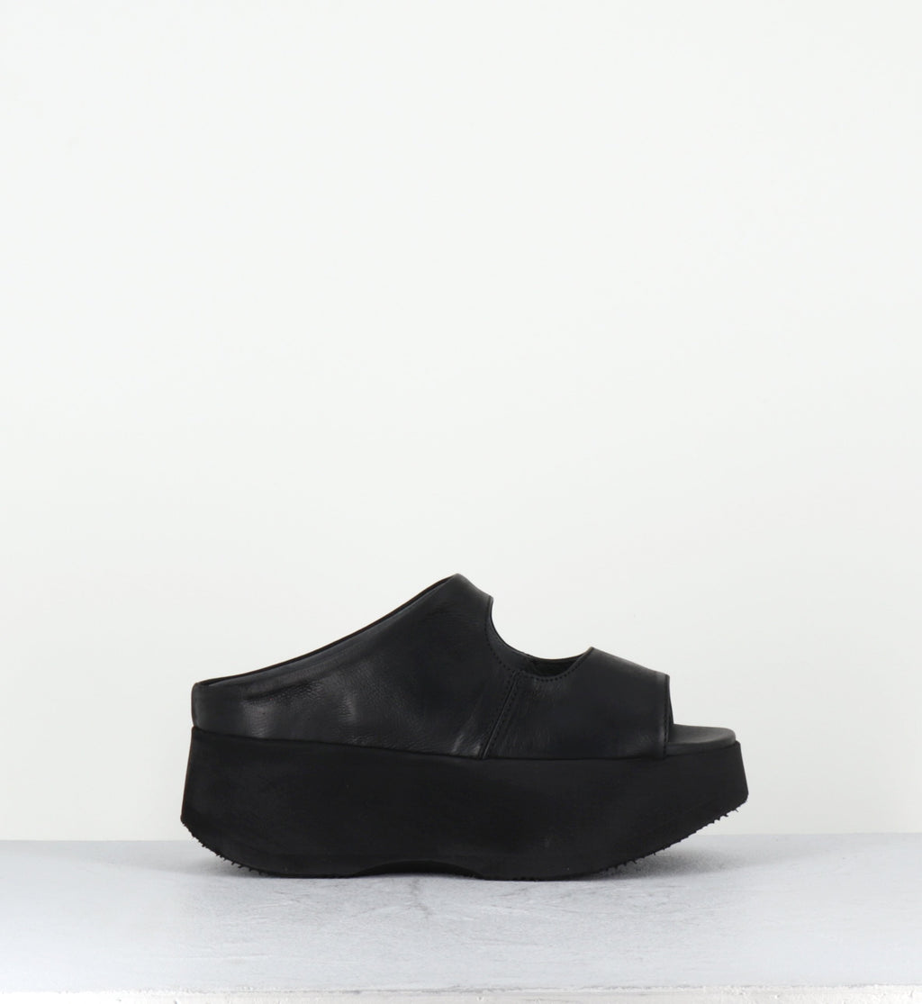 Mules compensées japonisantes en cuir noir 5121 GAS NERO