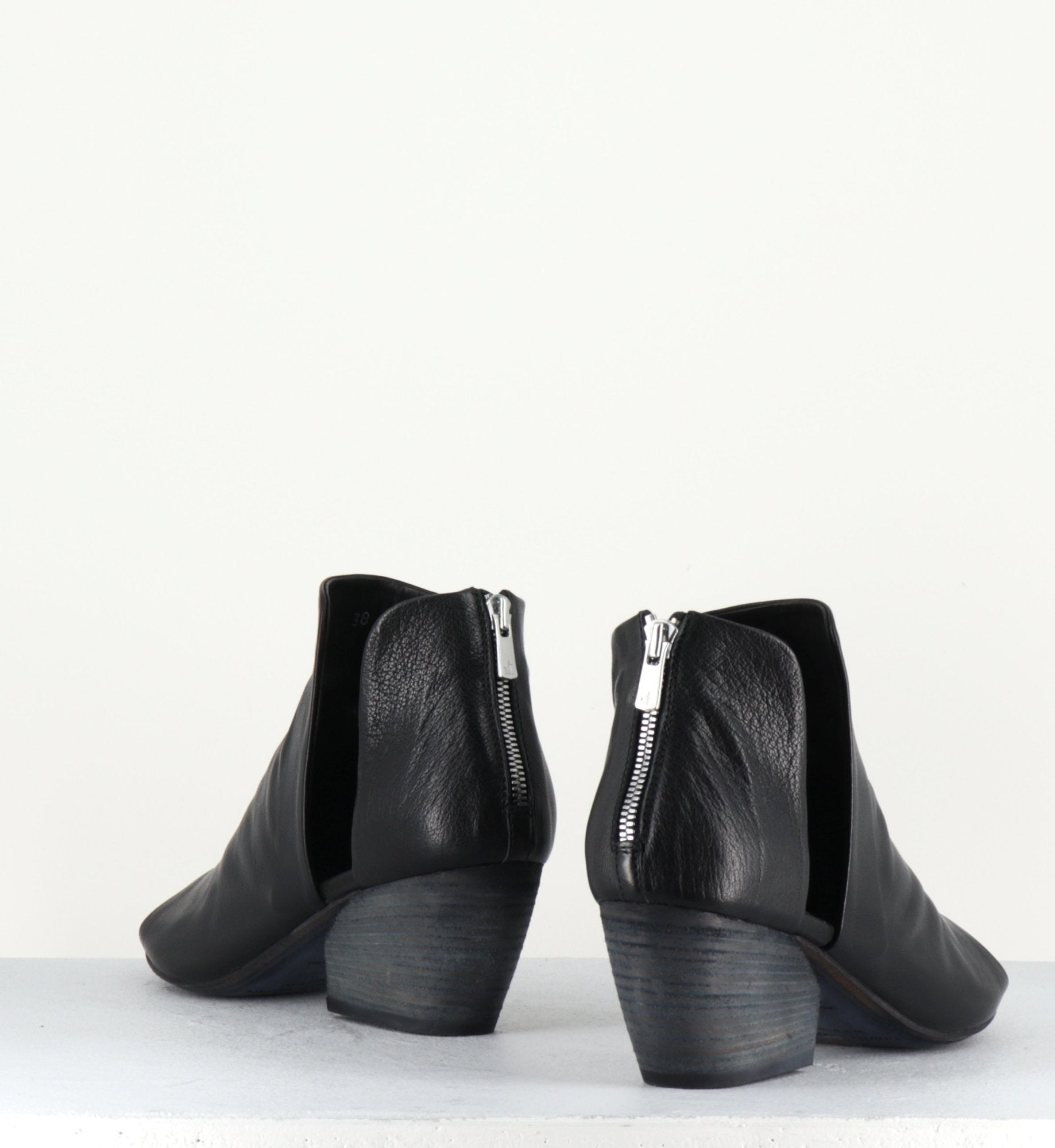 Bottines courtes à talons en cuir noir BLANC/012- Officine Creative