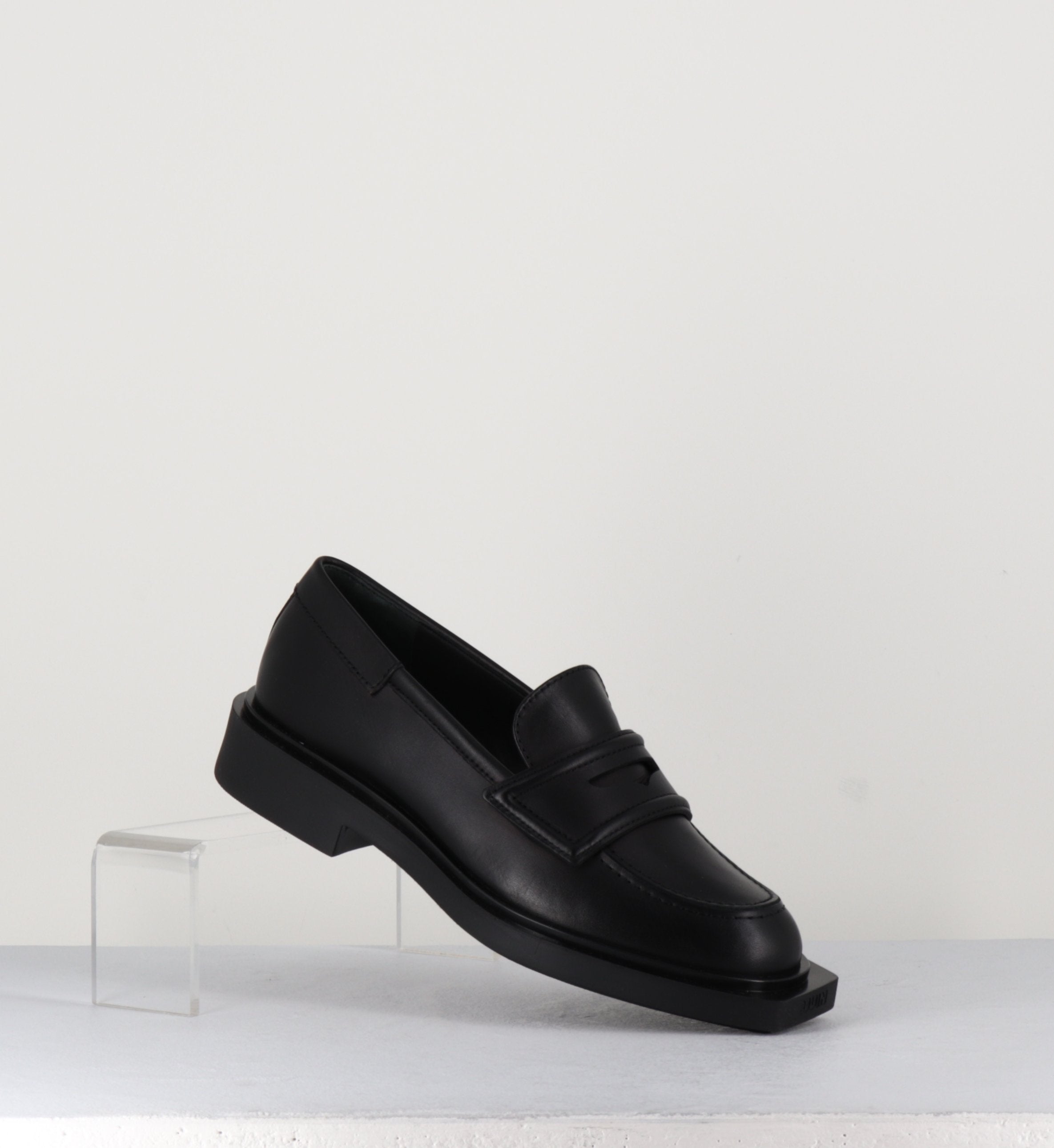 Mocassin en cuir lisse noir - VIOLA LEE BLACK