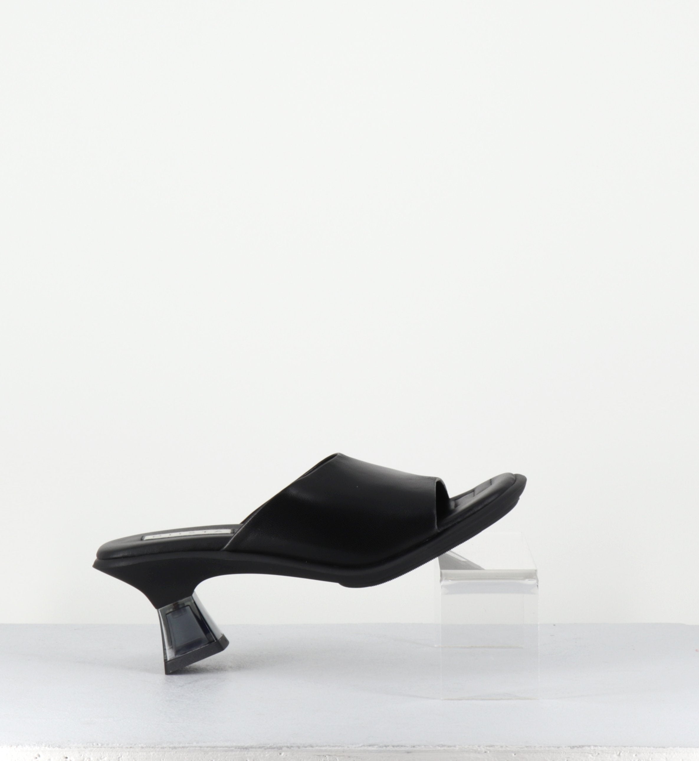 SYNTHIA BLACK SANDALS