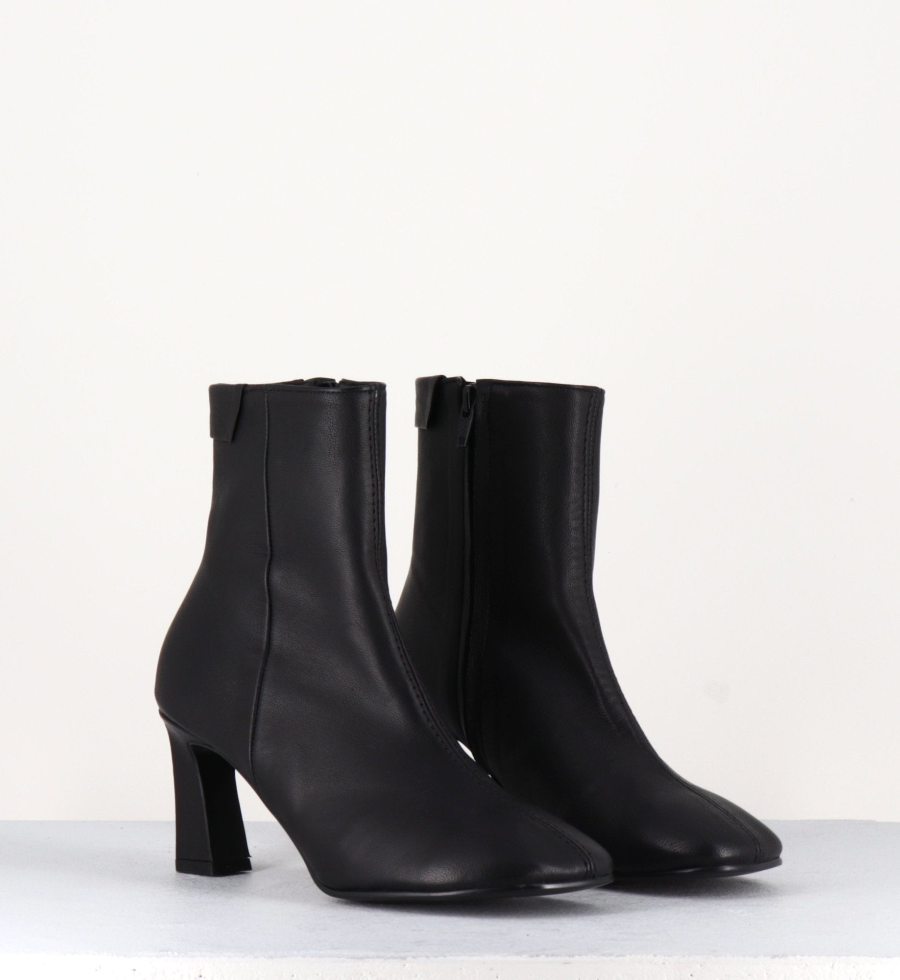 WIDE TOE CLEAN BOOTS