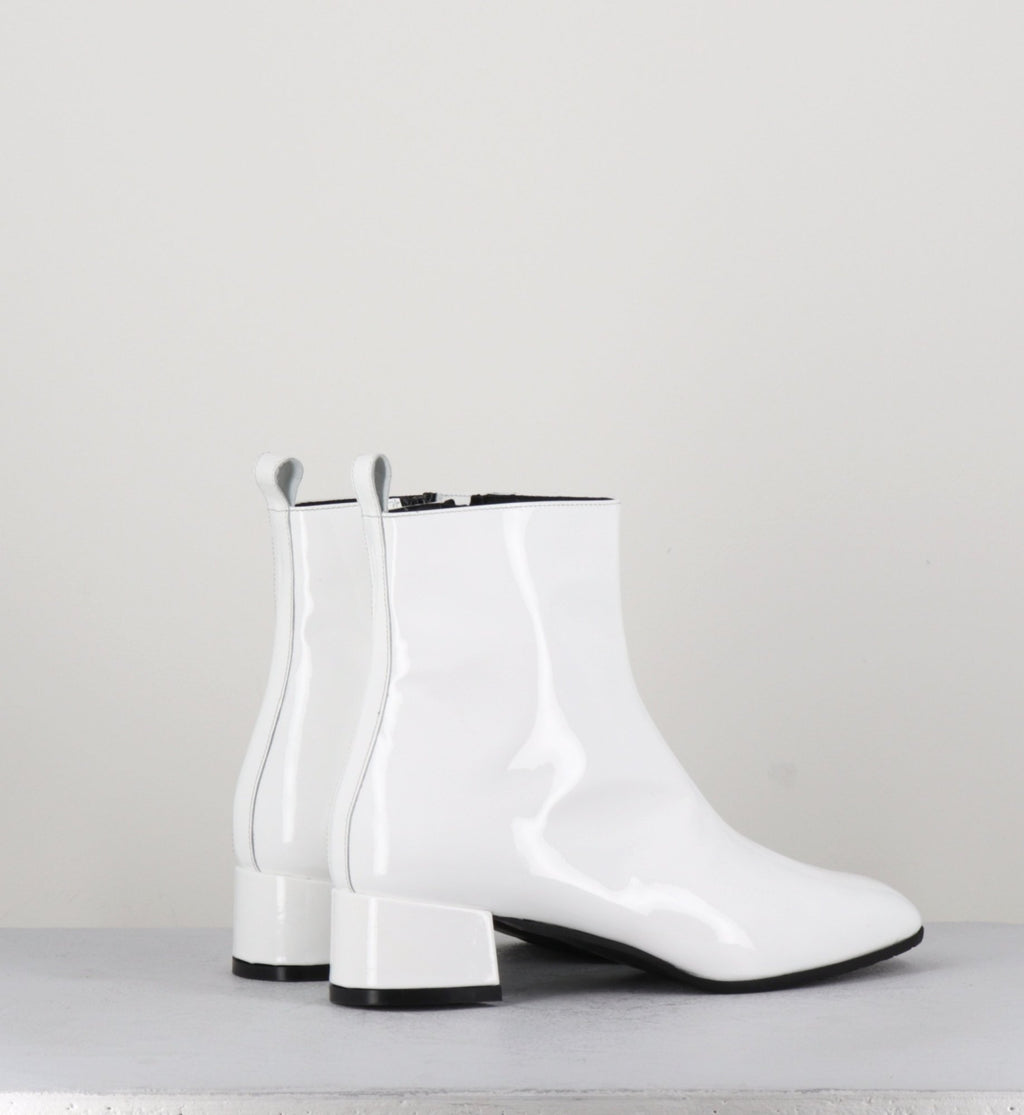 Boots 60s en cuir vernis blanc - JANE VERNICE BIANCO