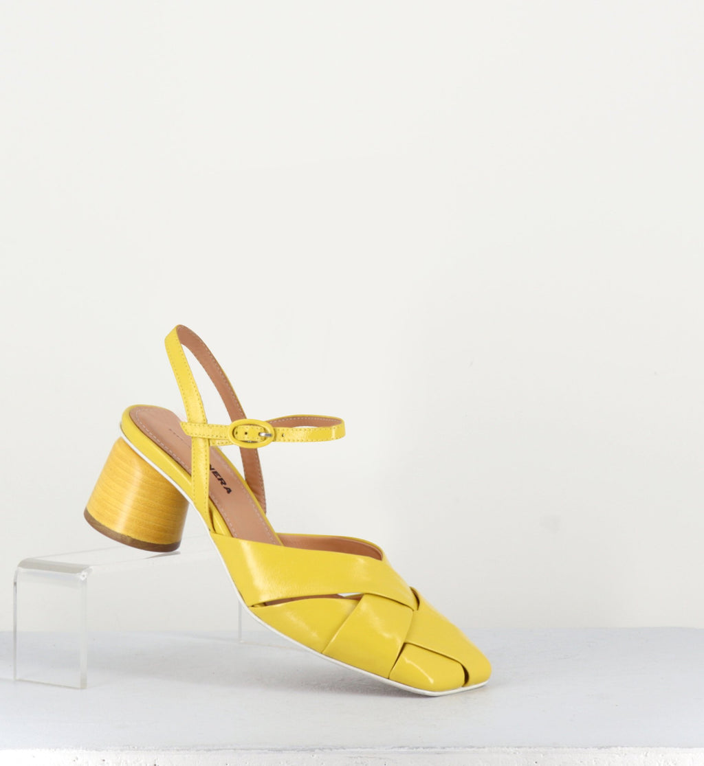 Chaussures babies en cuir jaune tressé - FANNY26 SOLE