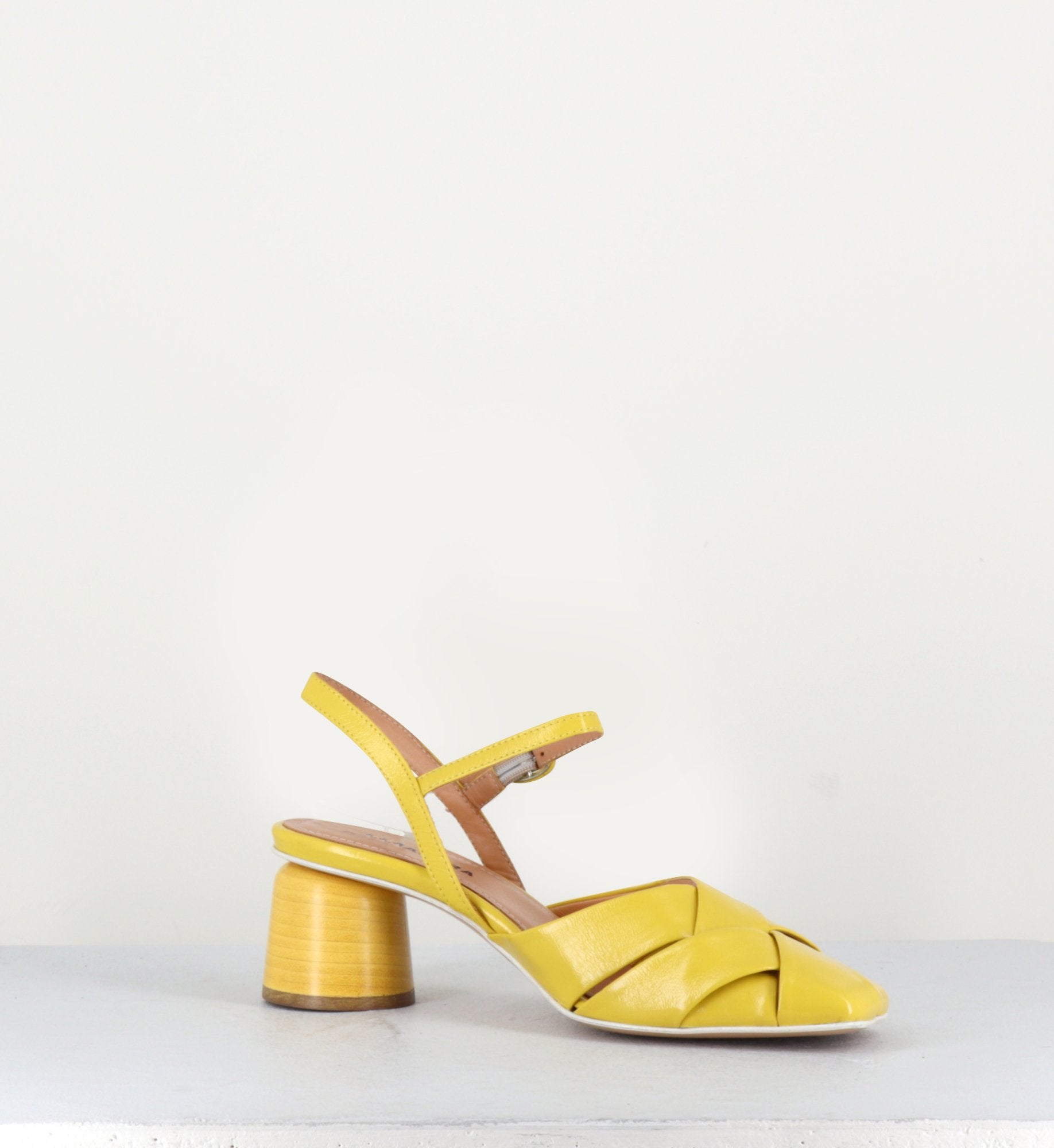 Chaussures babies en cuir jaune tressé - FANNY26 SOLE