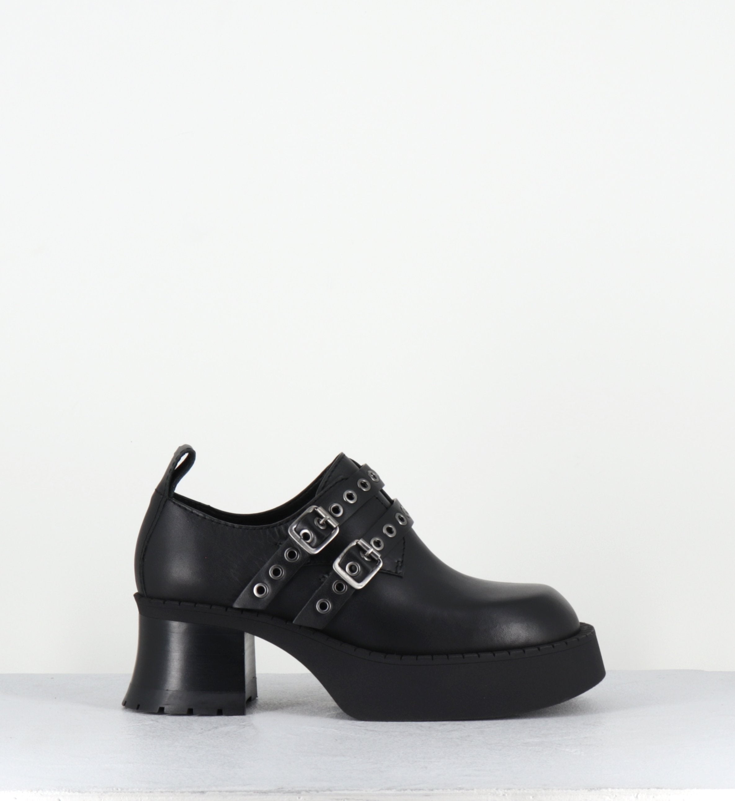 UTE BLACK BROGUES