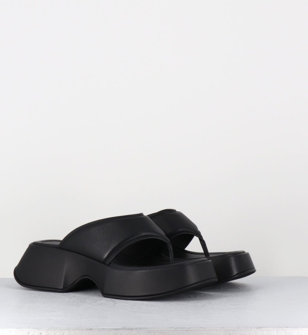 1E1518D TRAVEL BLACK