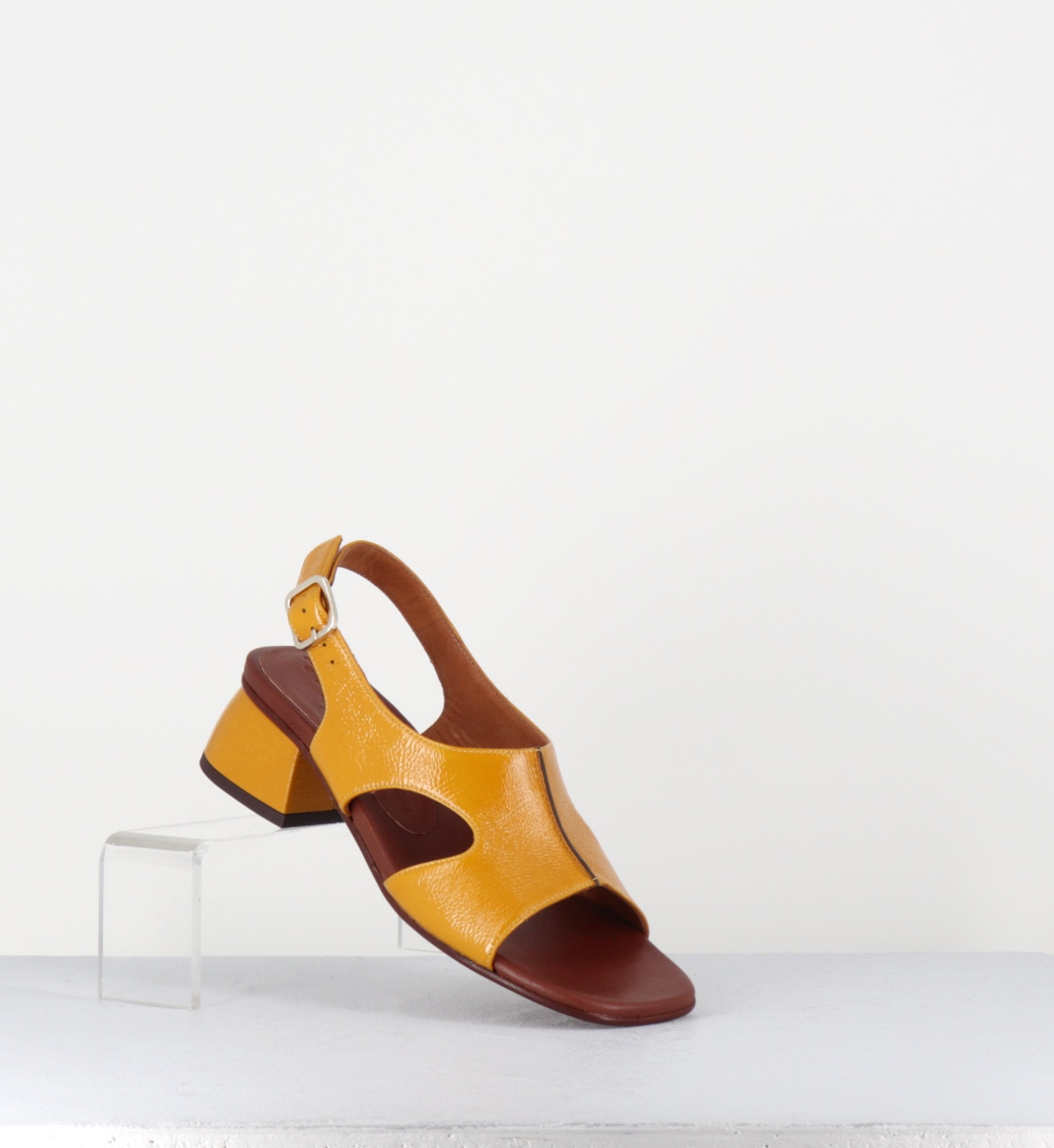 QUI-QUIANA44 FERRARI SUN