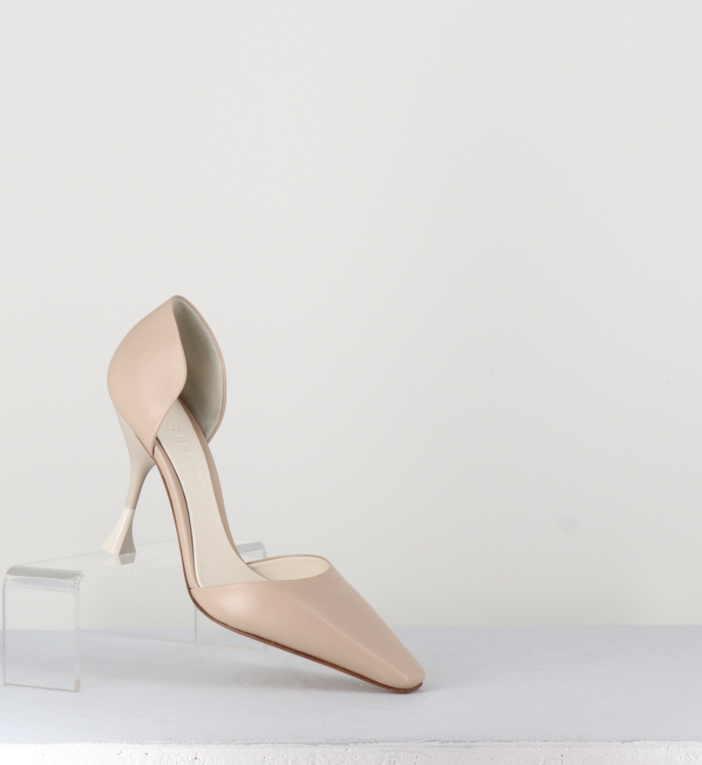 Escarpins en cuir beige 90s - HOLLY CRIS SAHARA