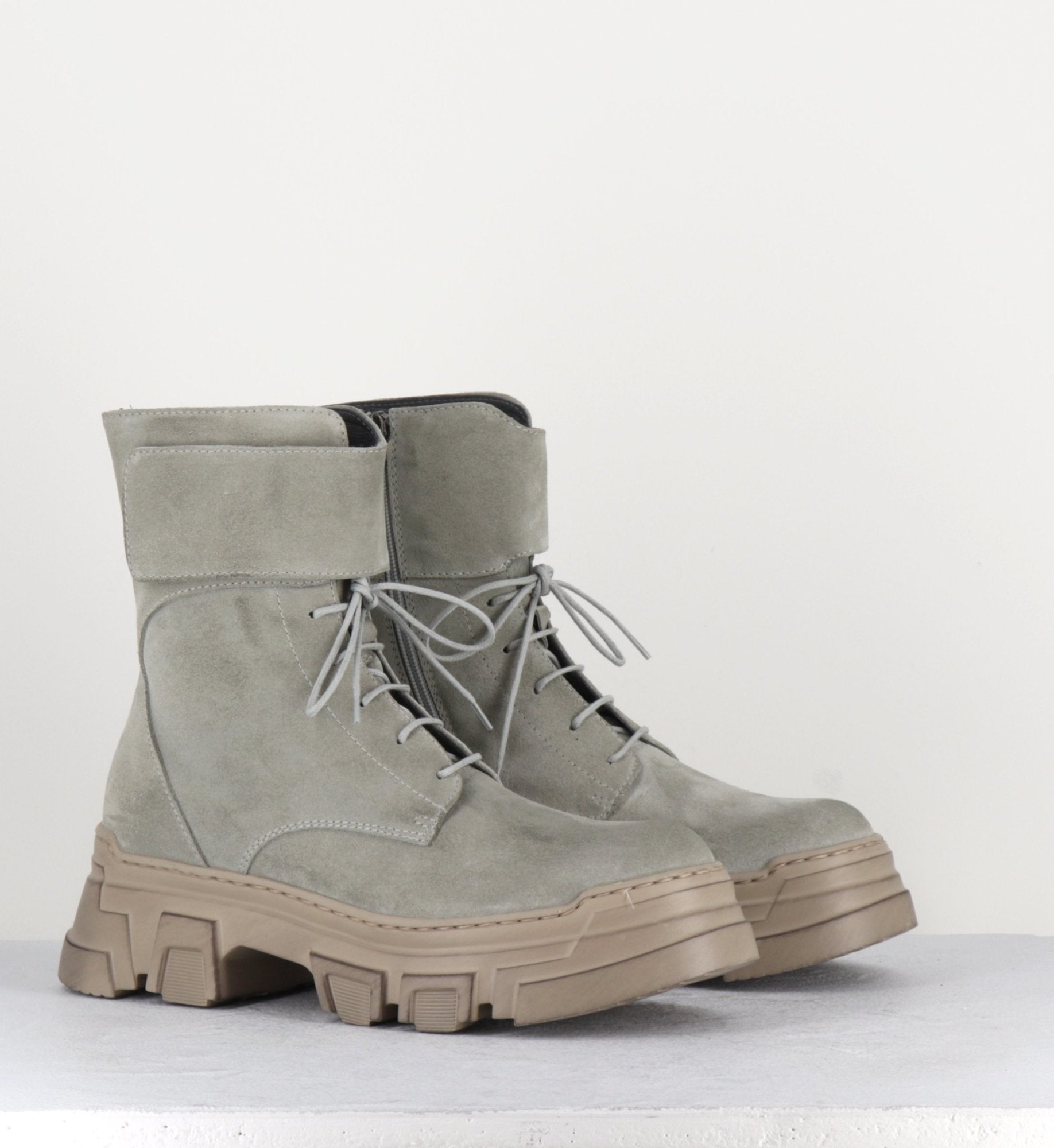 Boots à lacet en daim - 1001 SAND