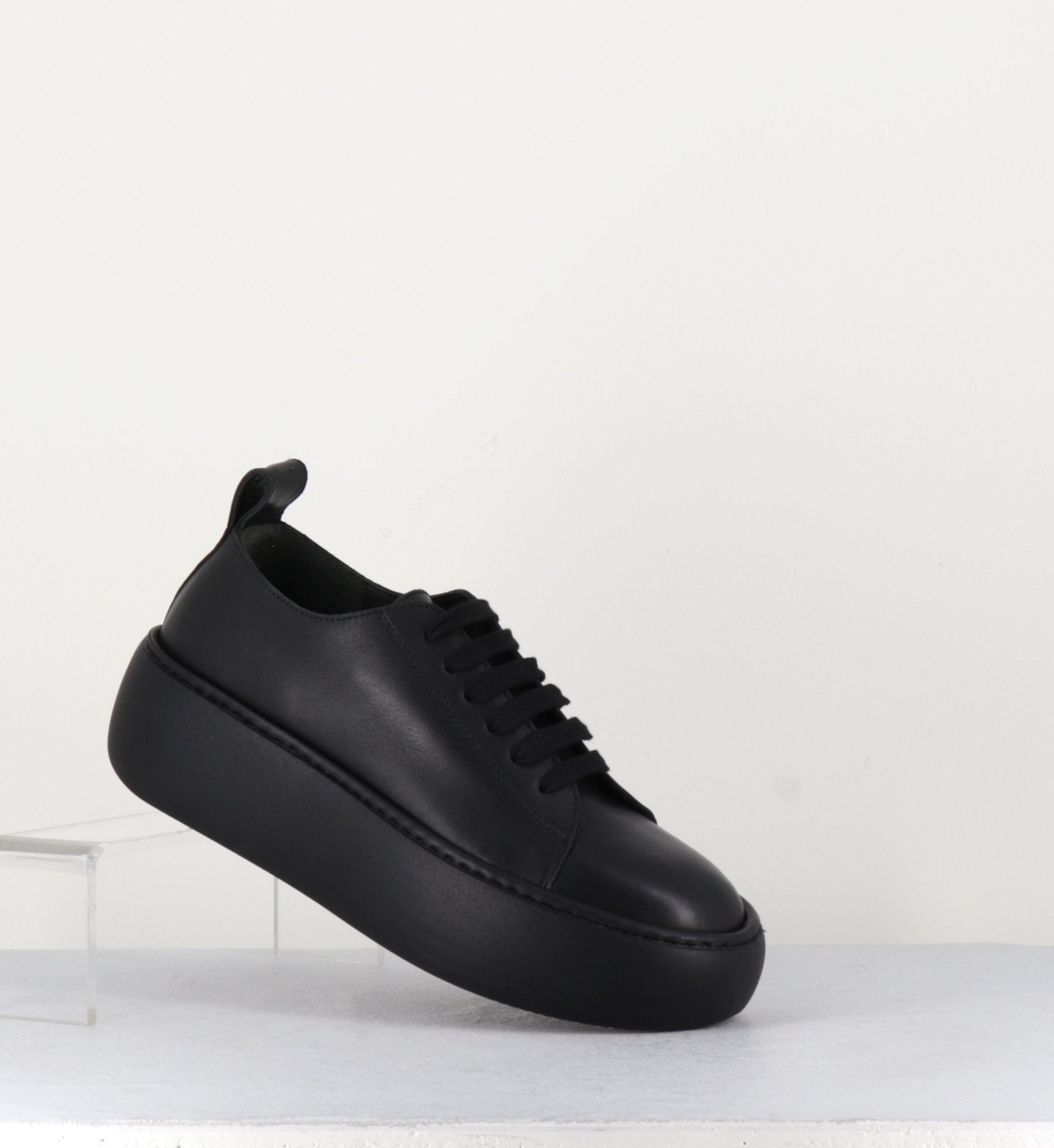 Baskets en cuir noir à lacets - A76CP CALF NERO
