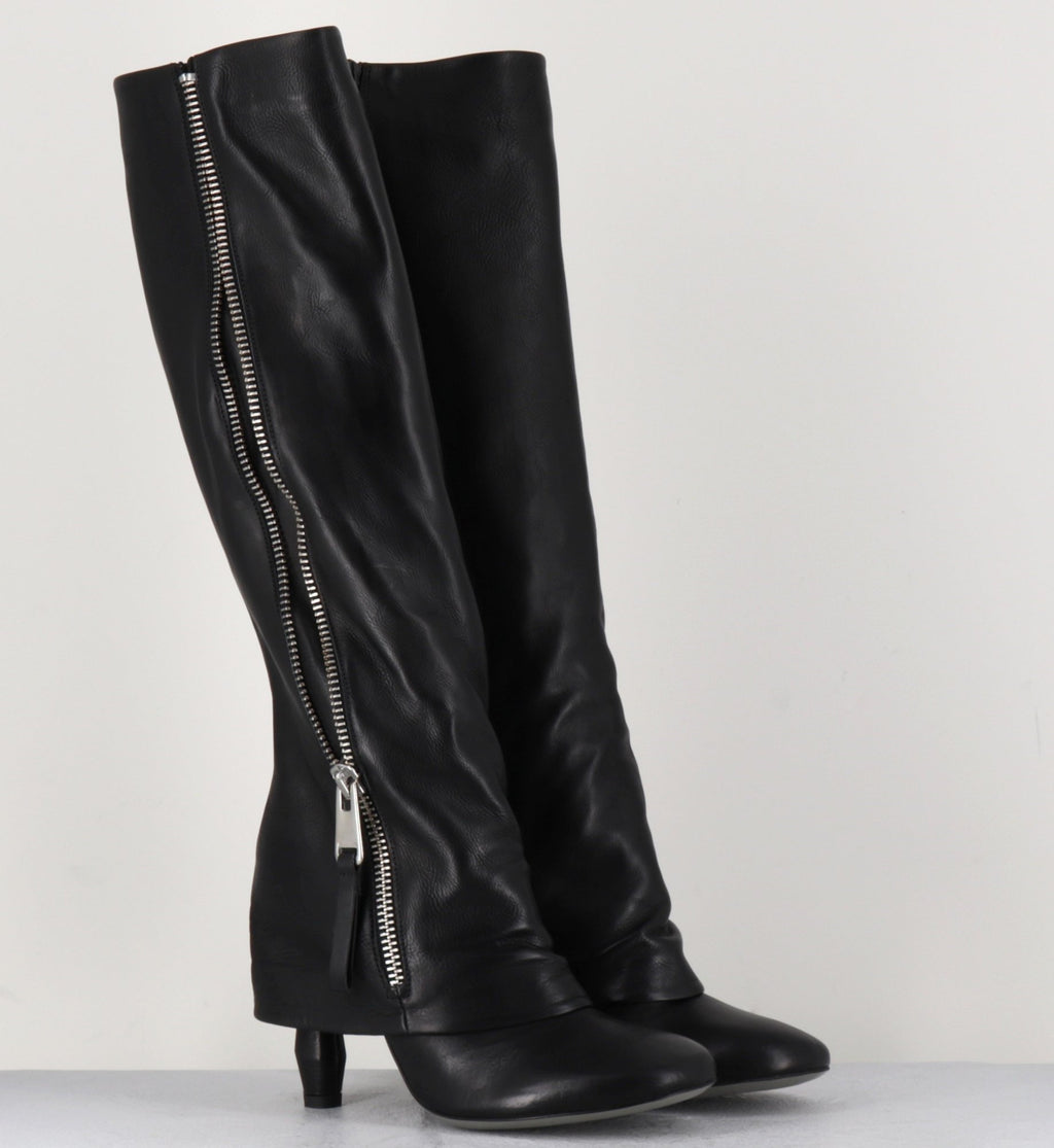 M22I97602 BLACK