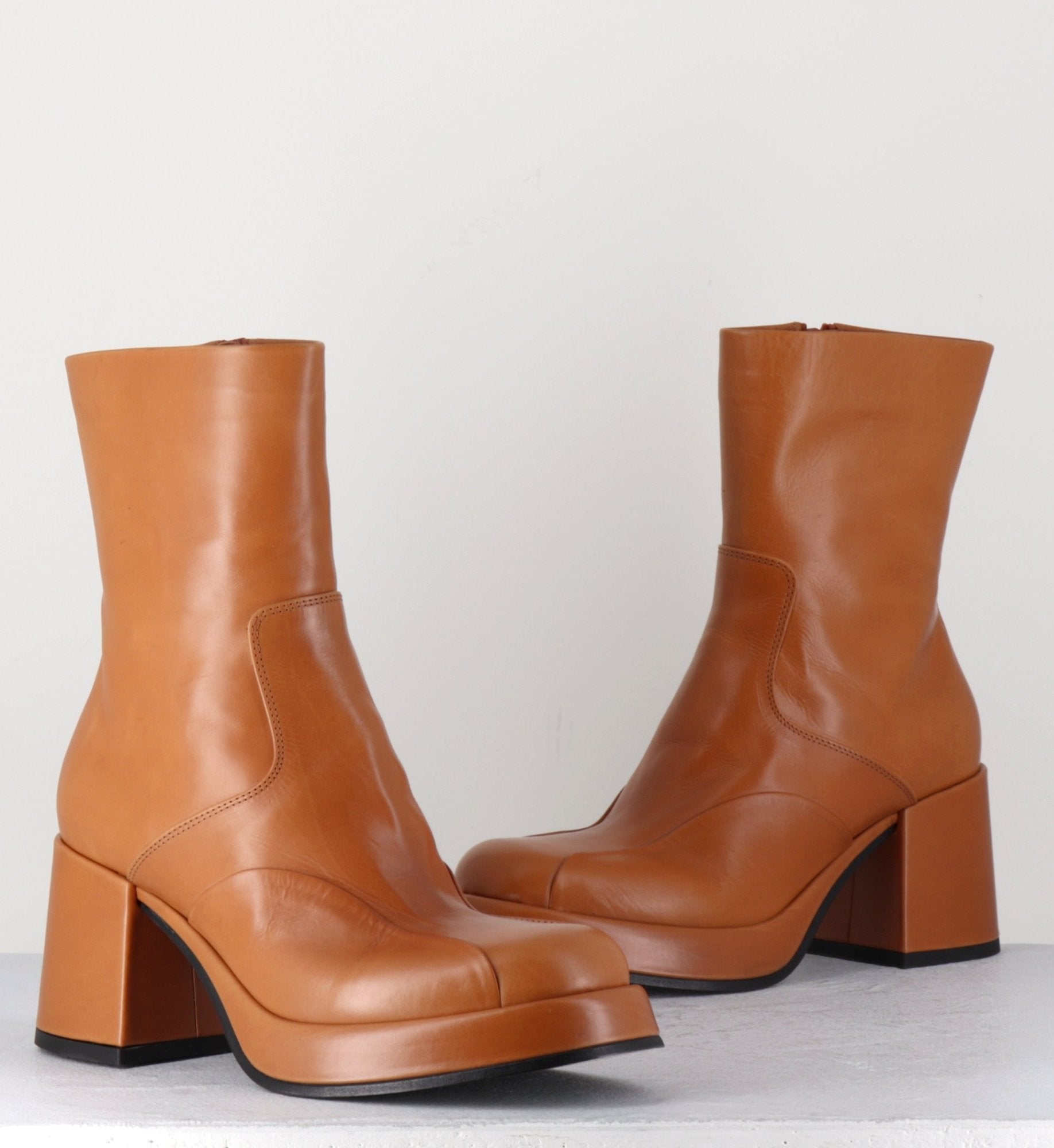 Boots 70s en cuir beige - ARCHI CUOIO