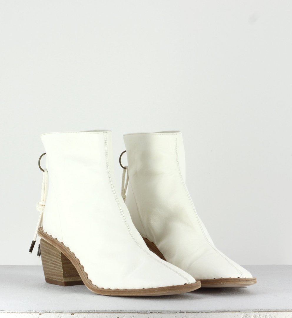 YOLANDE 001