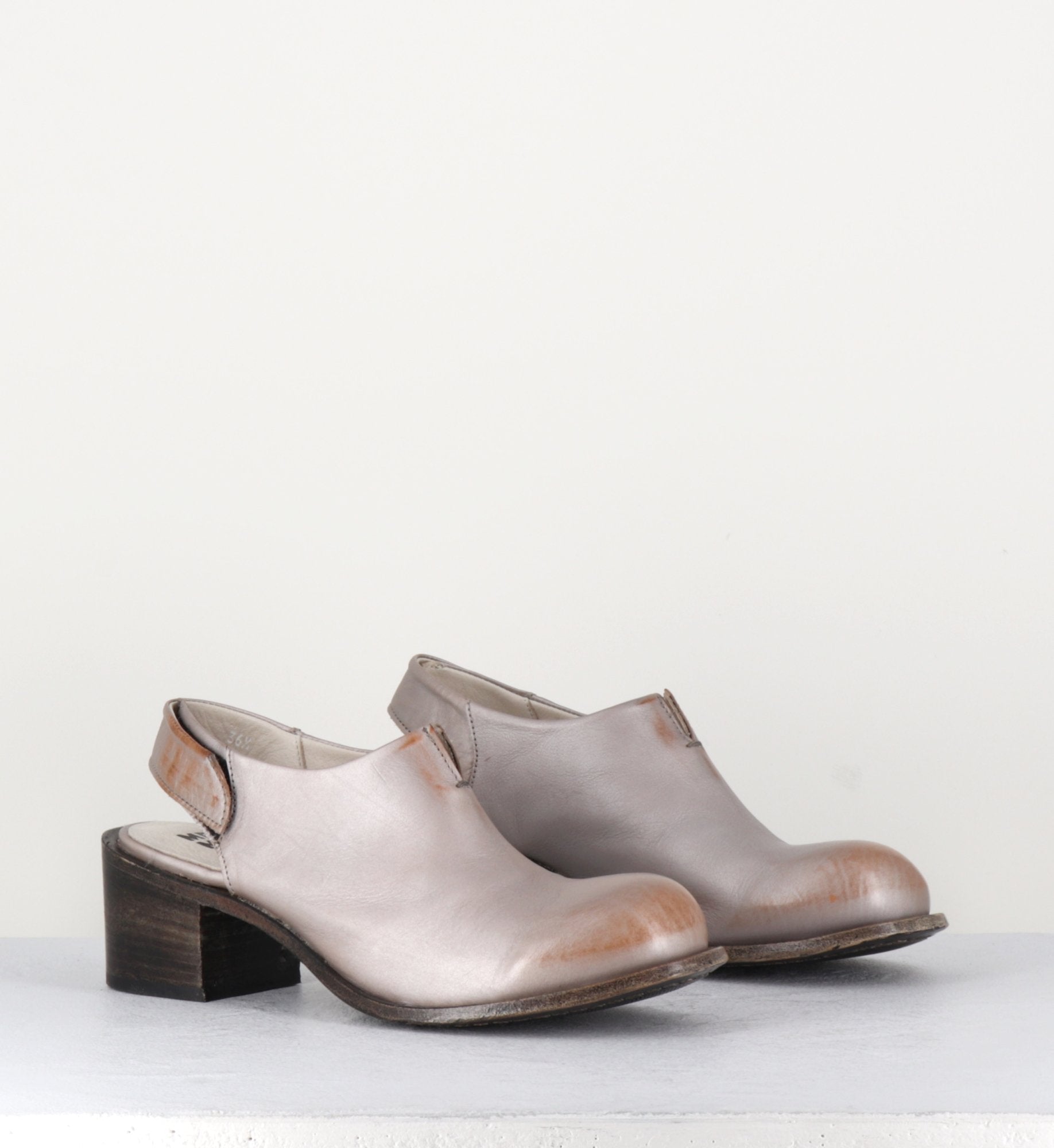 Chaussures japonisantes en cuir souple argent mat brossé - 1GS343 ARGENTO