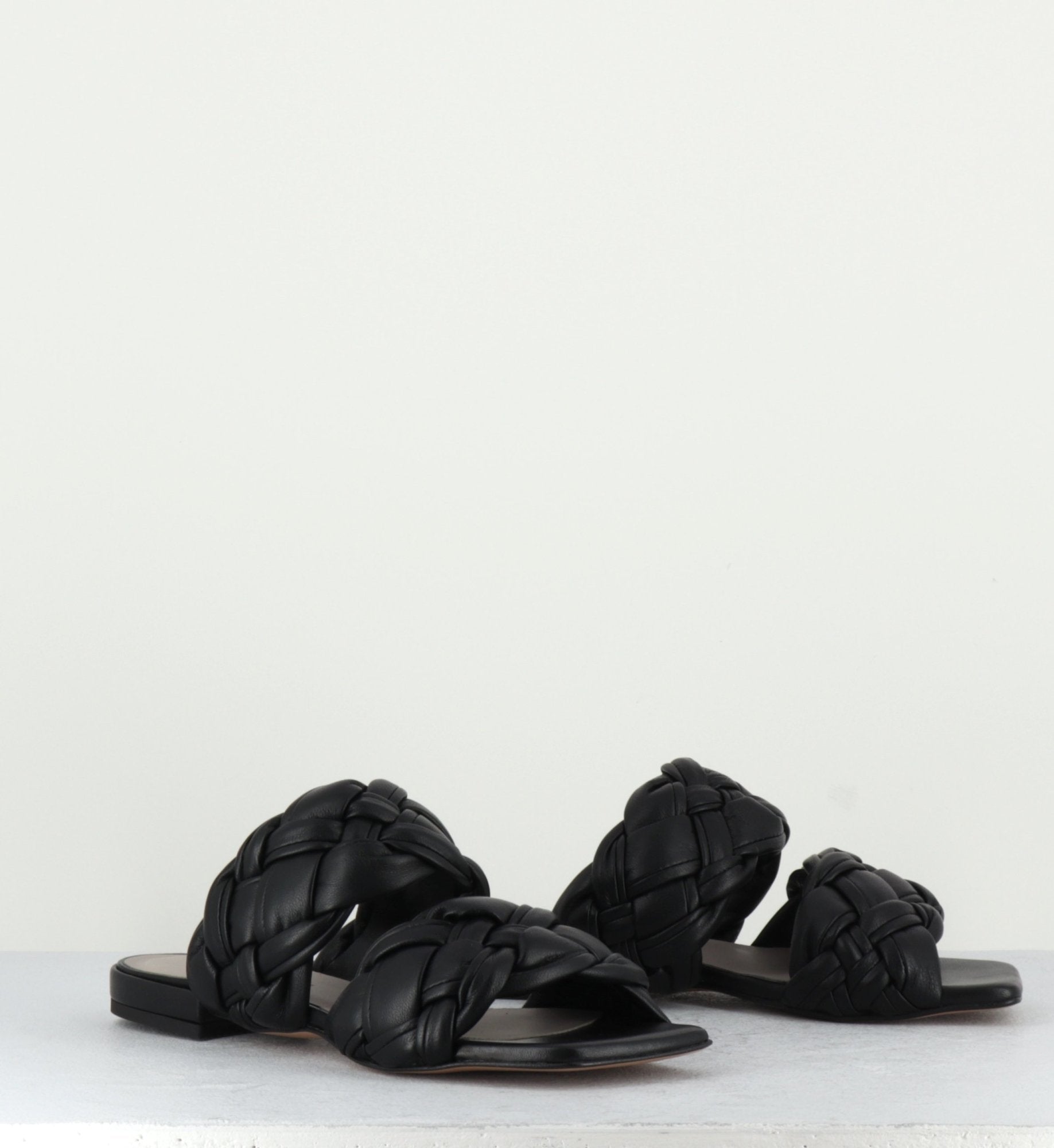 21KGU74 NERO