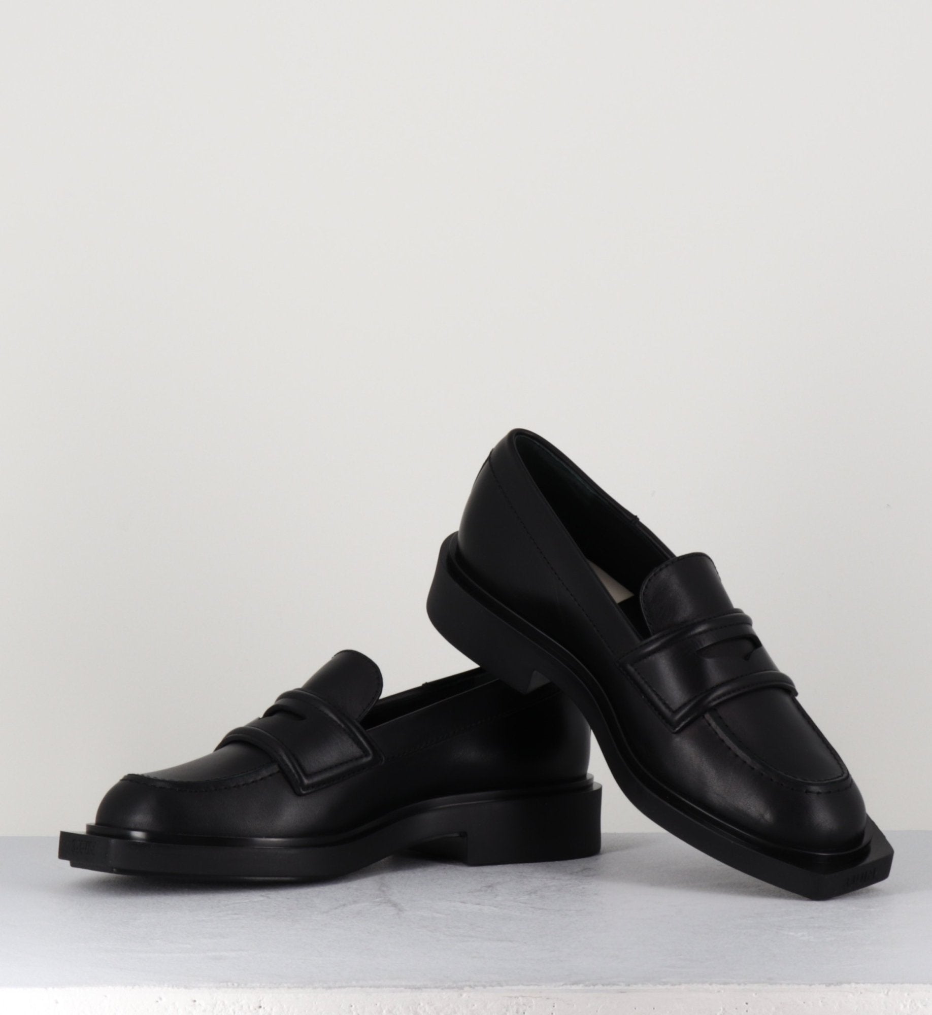 Mocassin en cuir lisse noir - VIOLA LEE BLACK