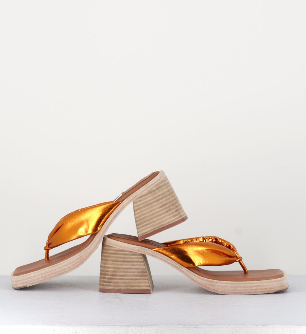 APRIL ORANGE SANDALS